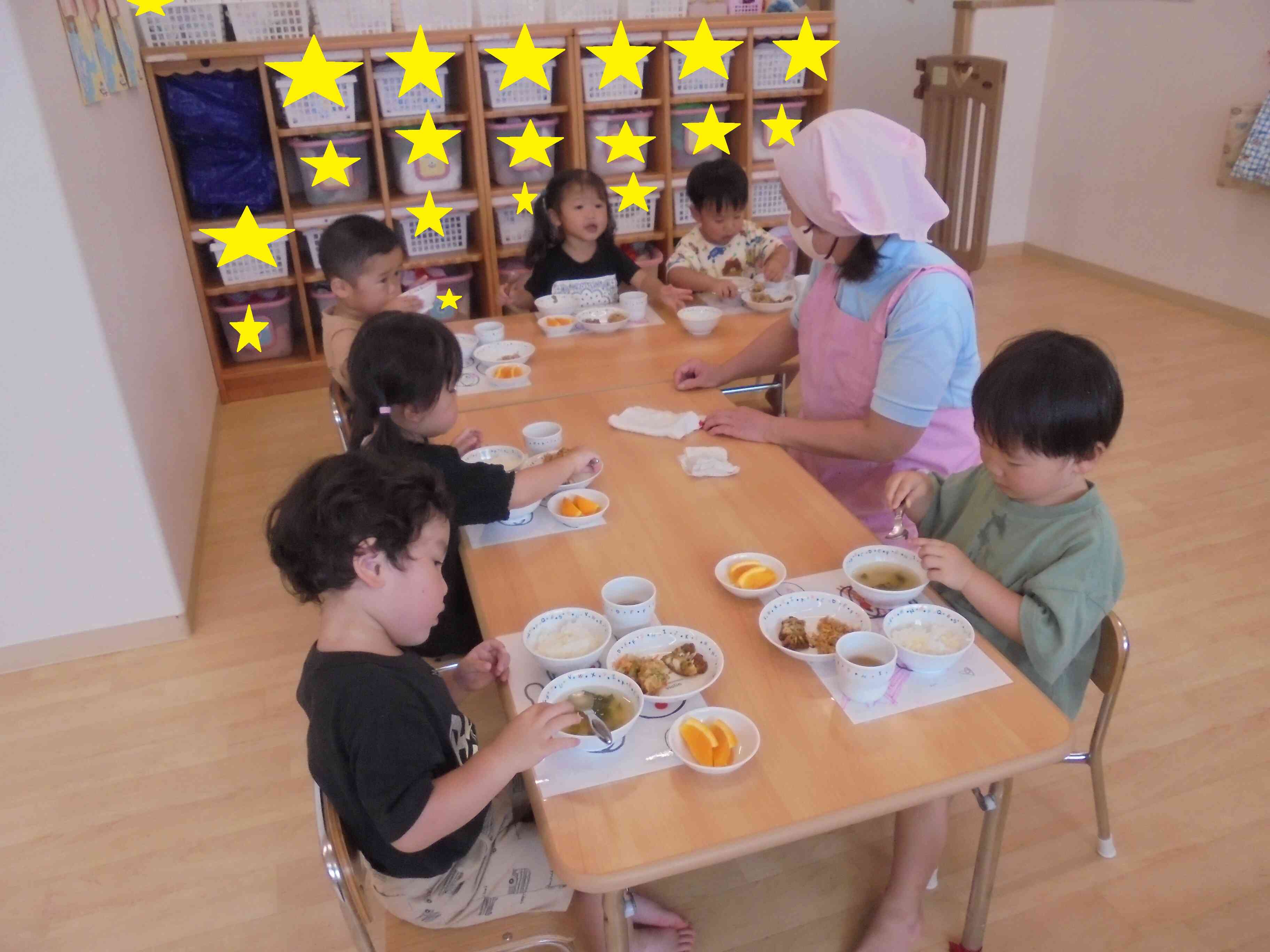 ランチョンマットを敷いて給食！