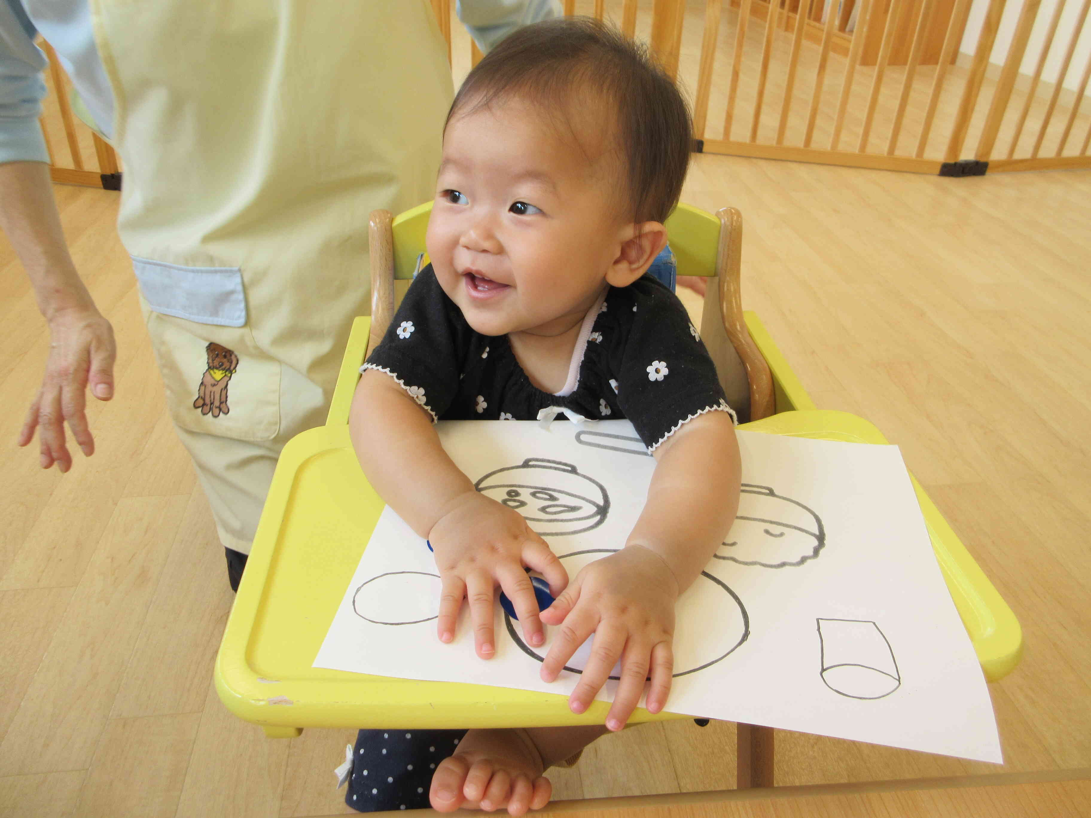 私もシール貼りに挑戦！