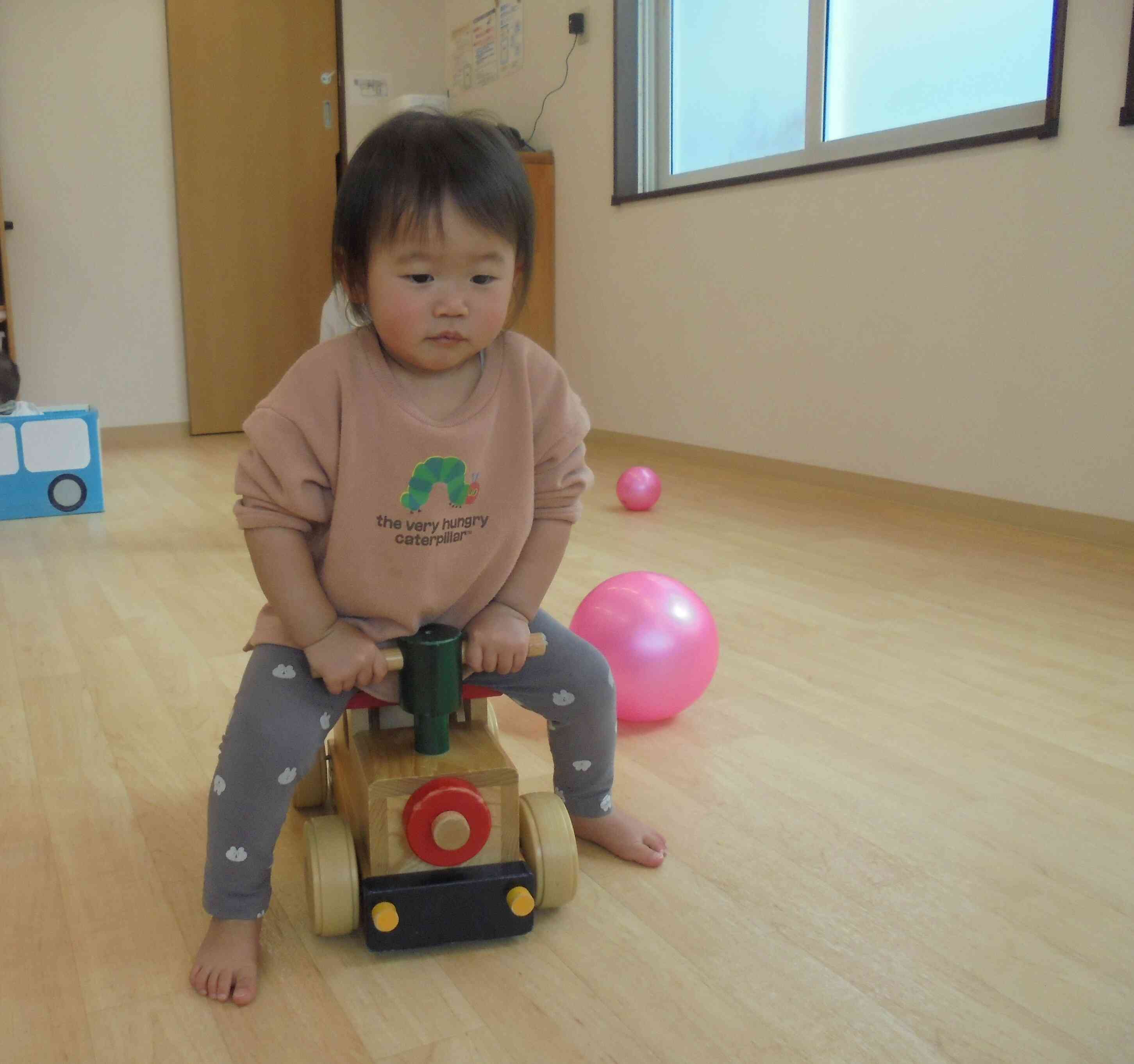真剣な表情で運転中！