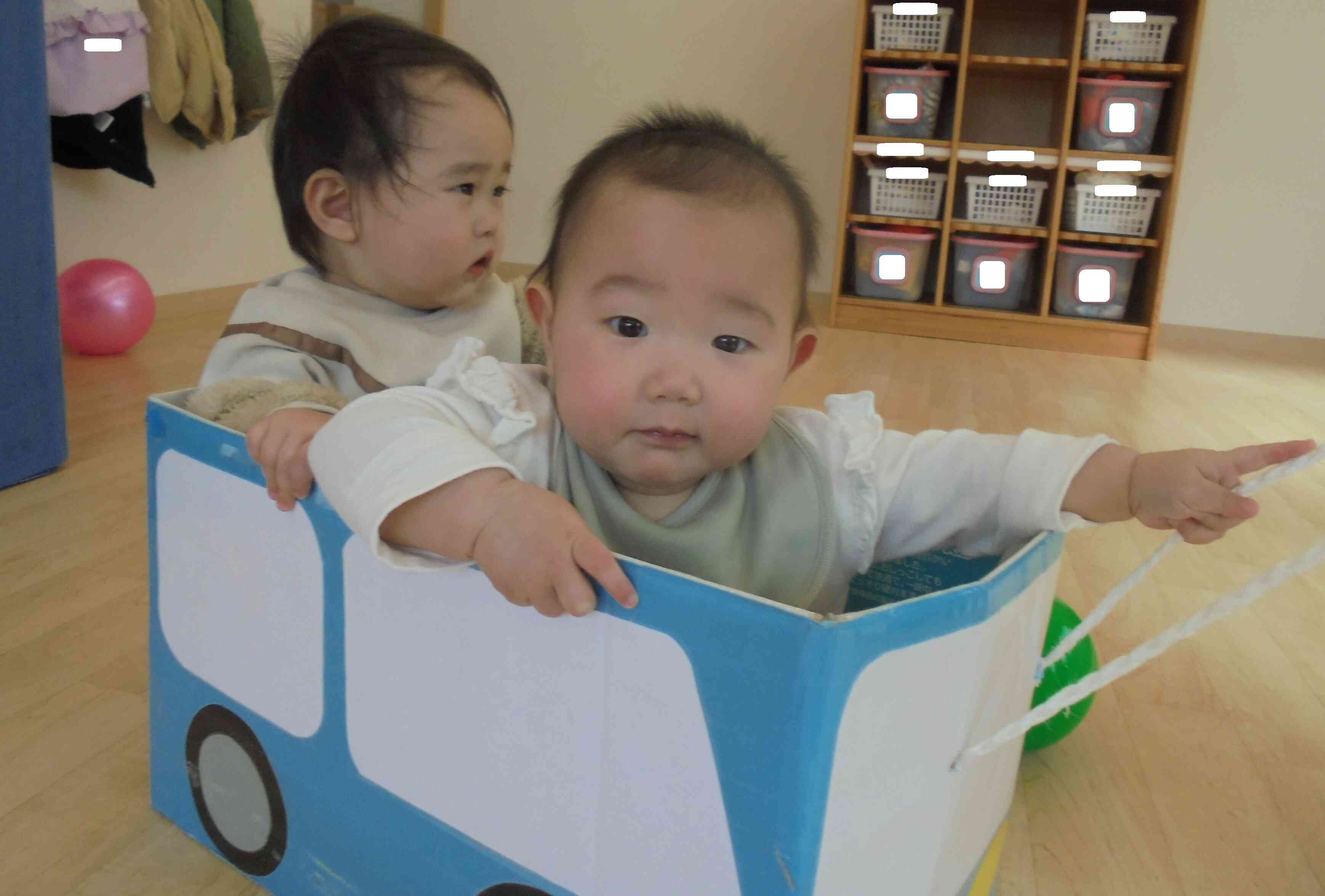 あっちに何か発見！