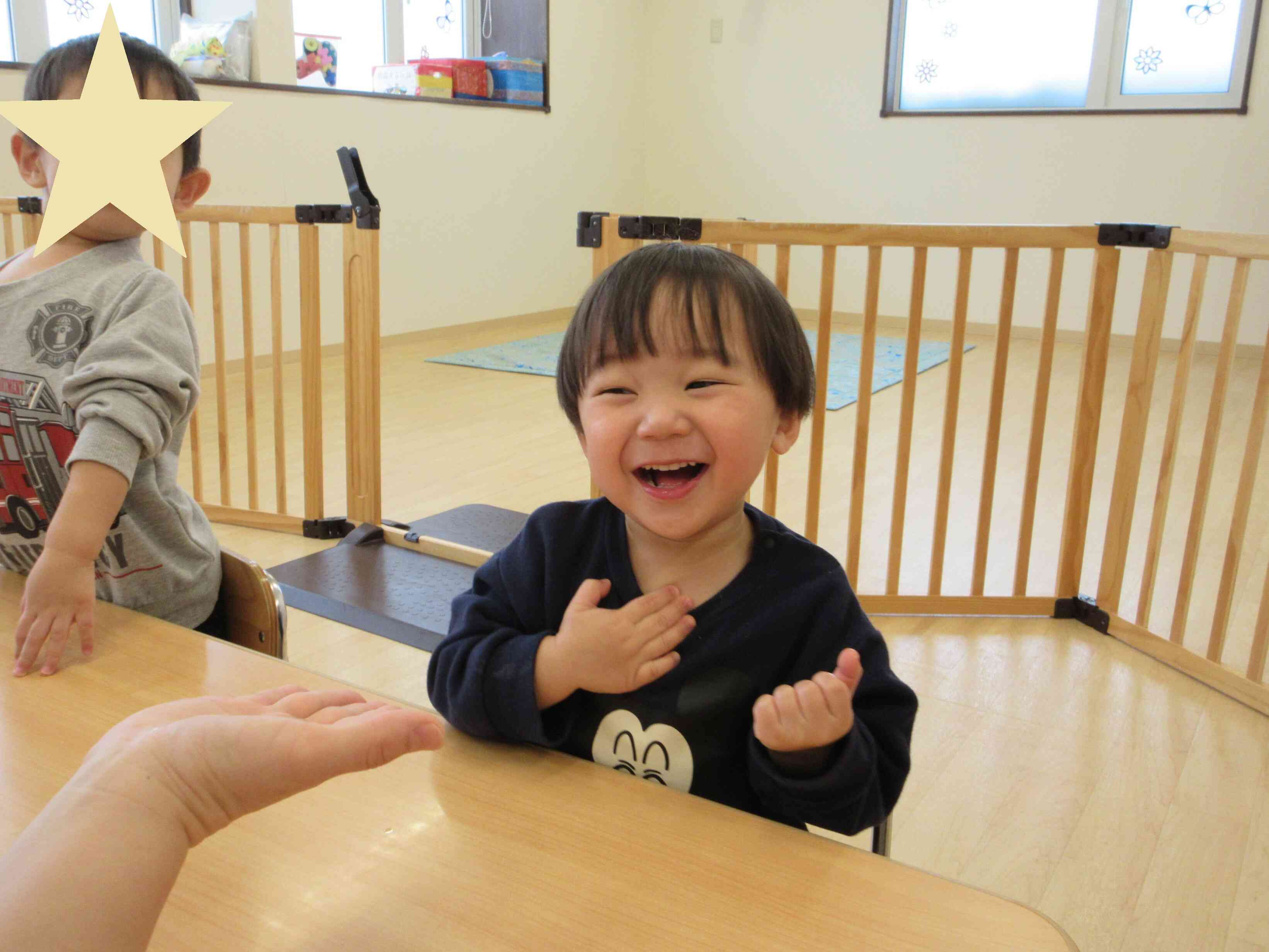 お胸に手を当てて、元気に自分の名前を言うことが出来たよ！