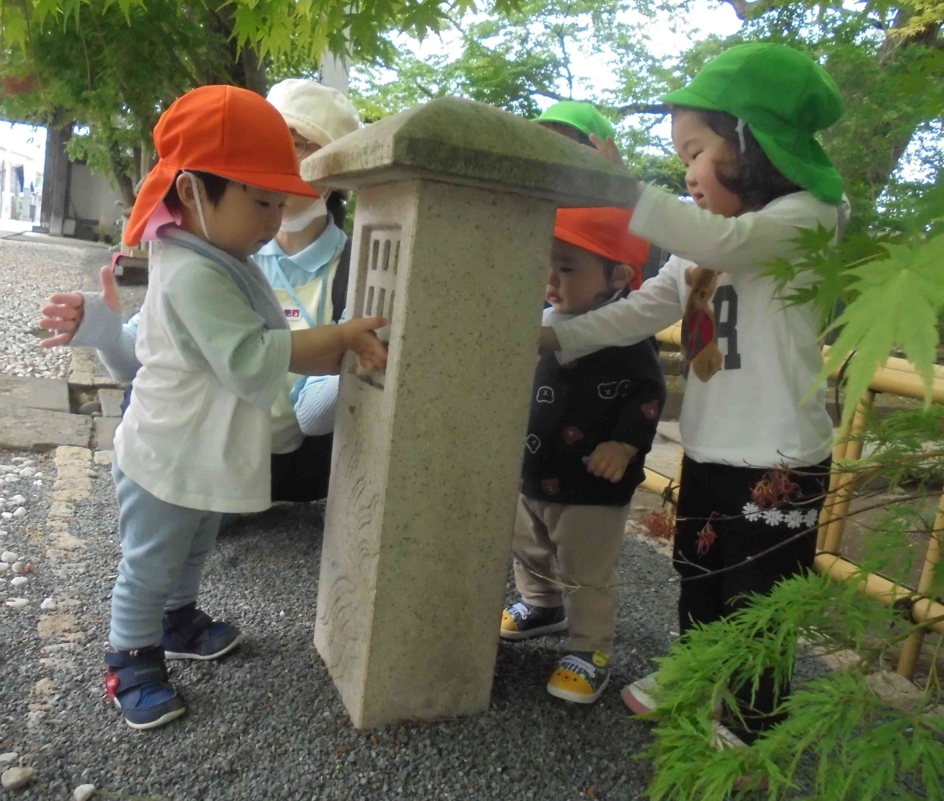 あれ、指が入るぞ～