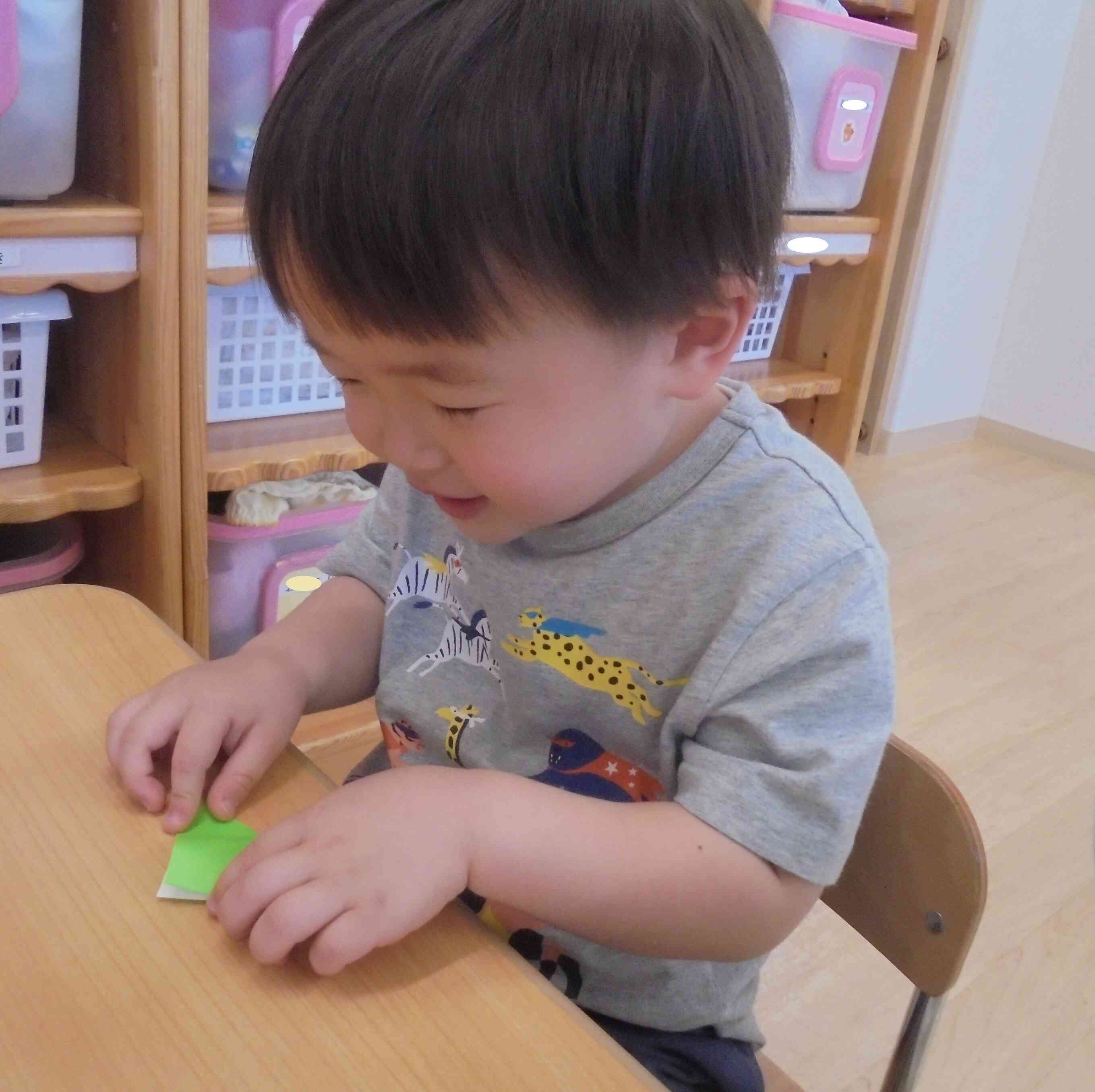 あかちゃんカエルを折ってるよ！