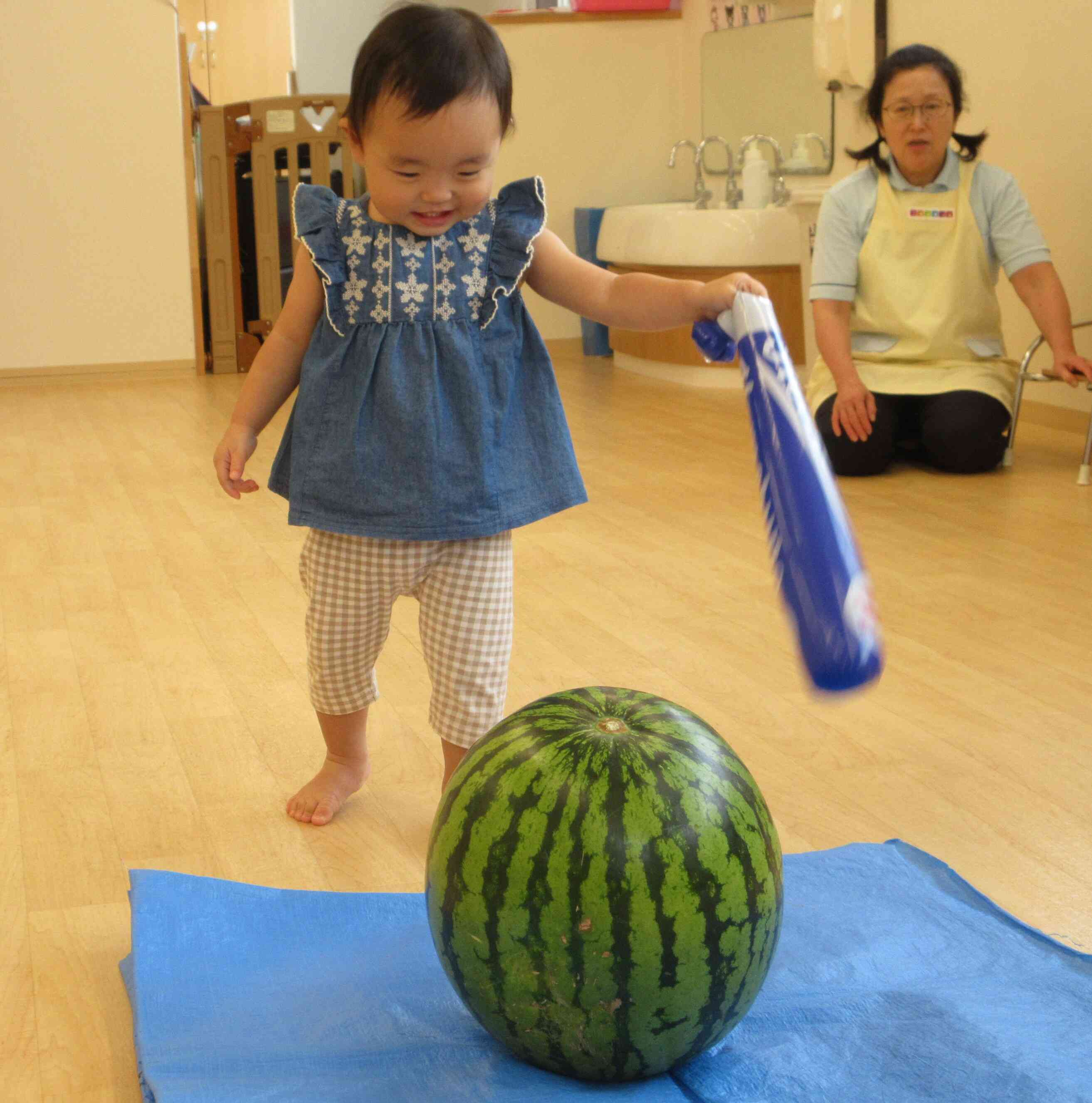 えいっ！すいかに当たったぞ！