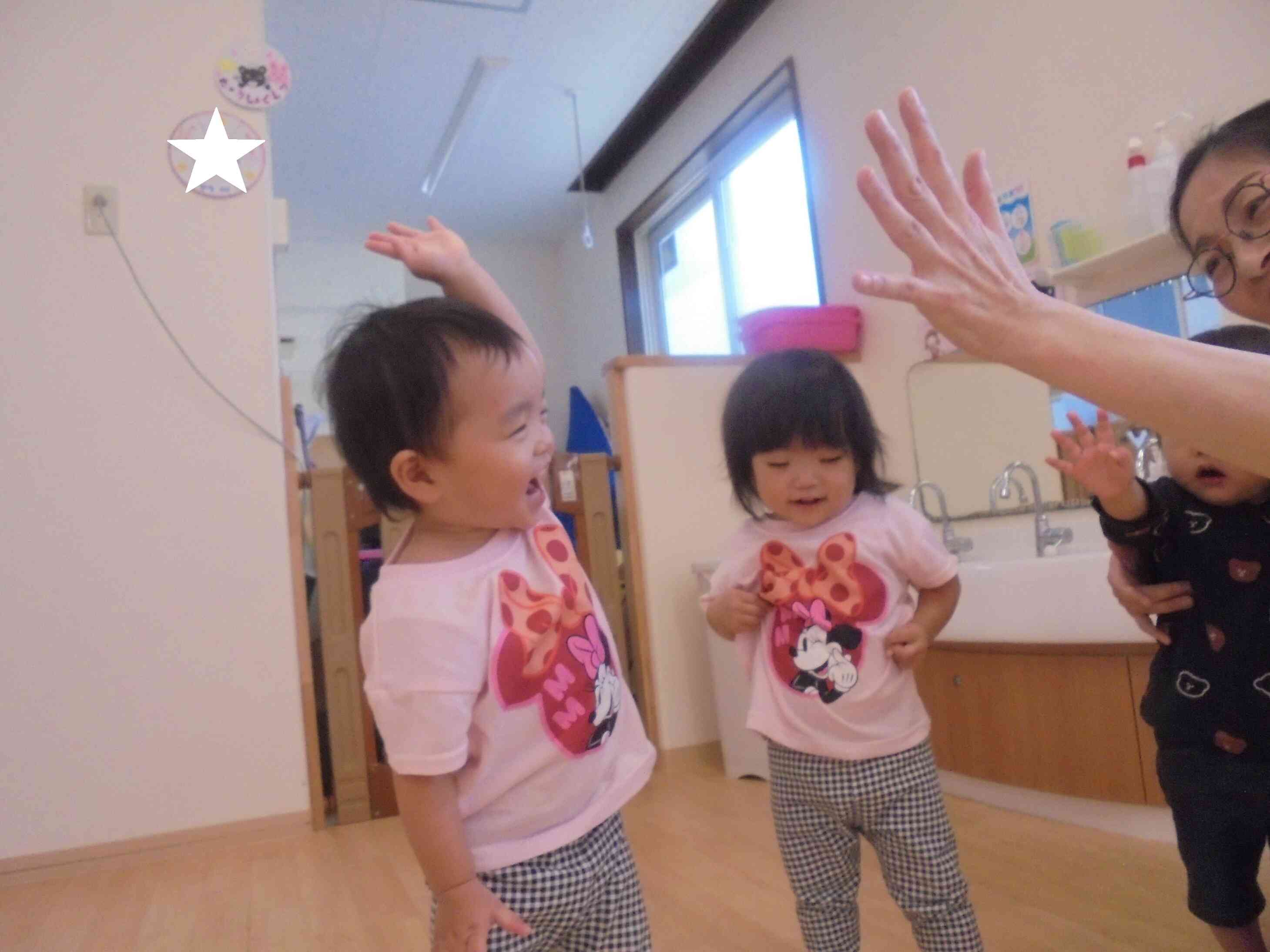 先生とタッチ、元気に『は～い！』