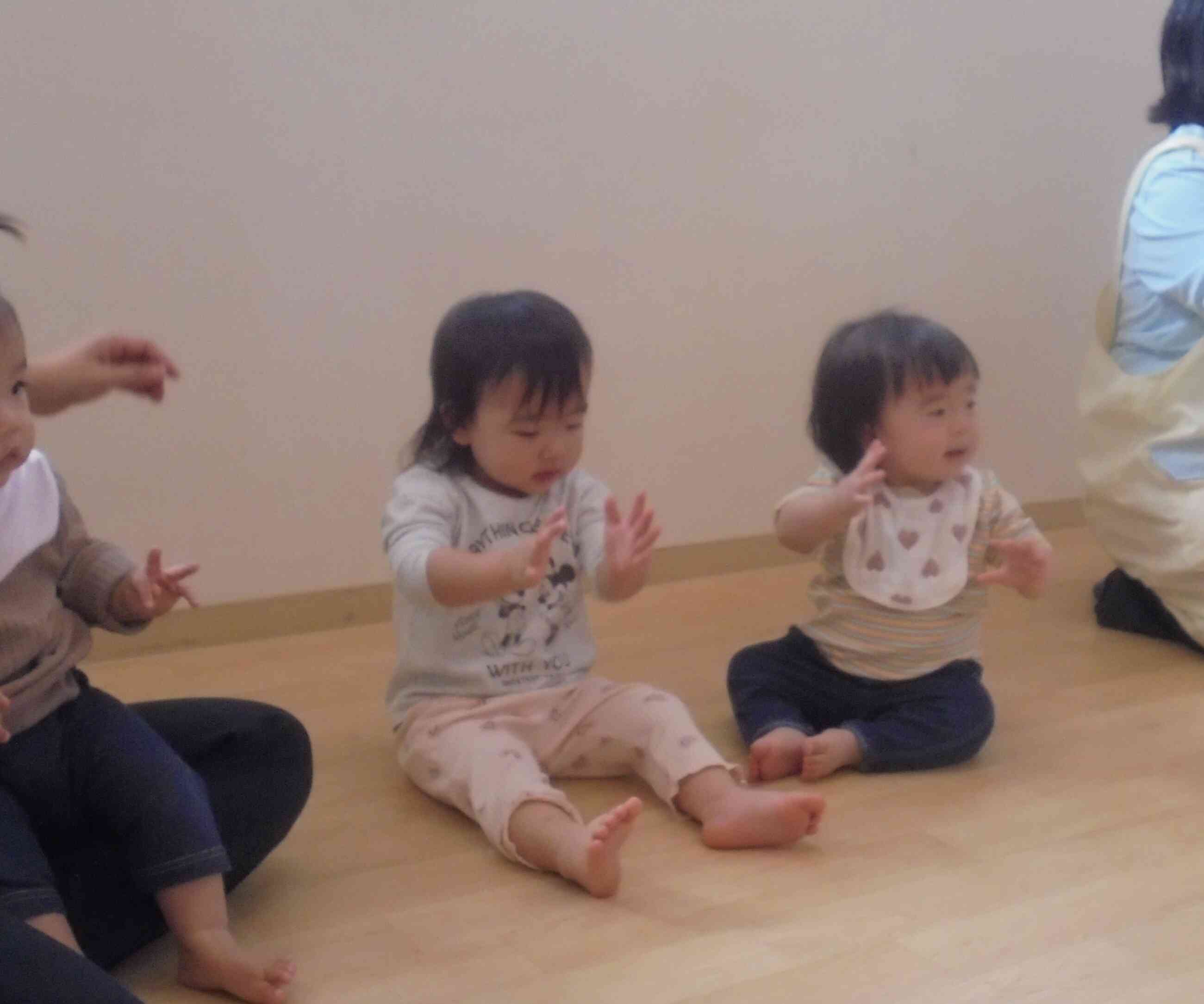 ひよこ組さんも元気に応援していま～す！