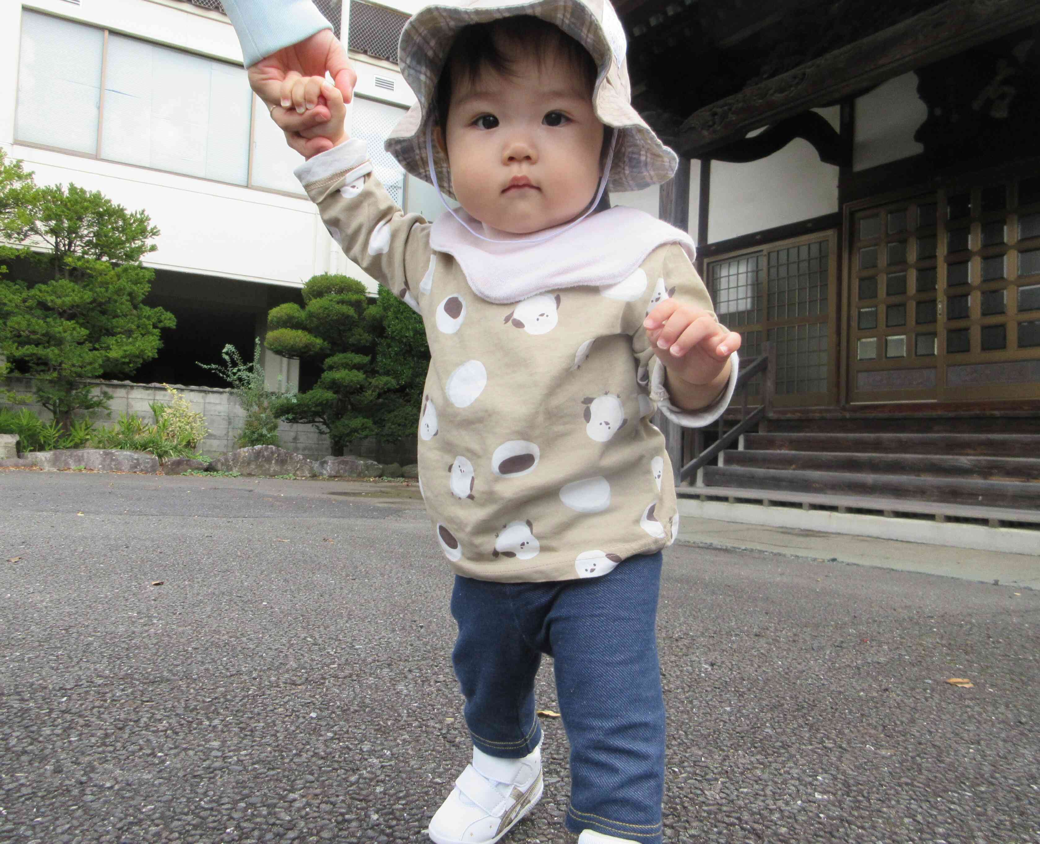 先生と手を繋いで歩いたよ～