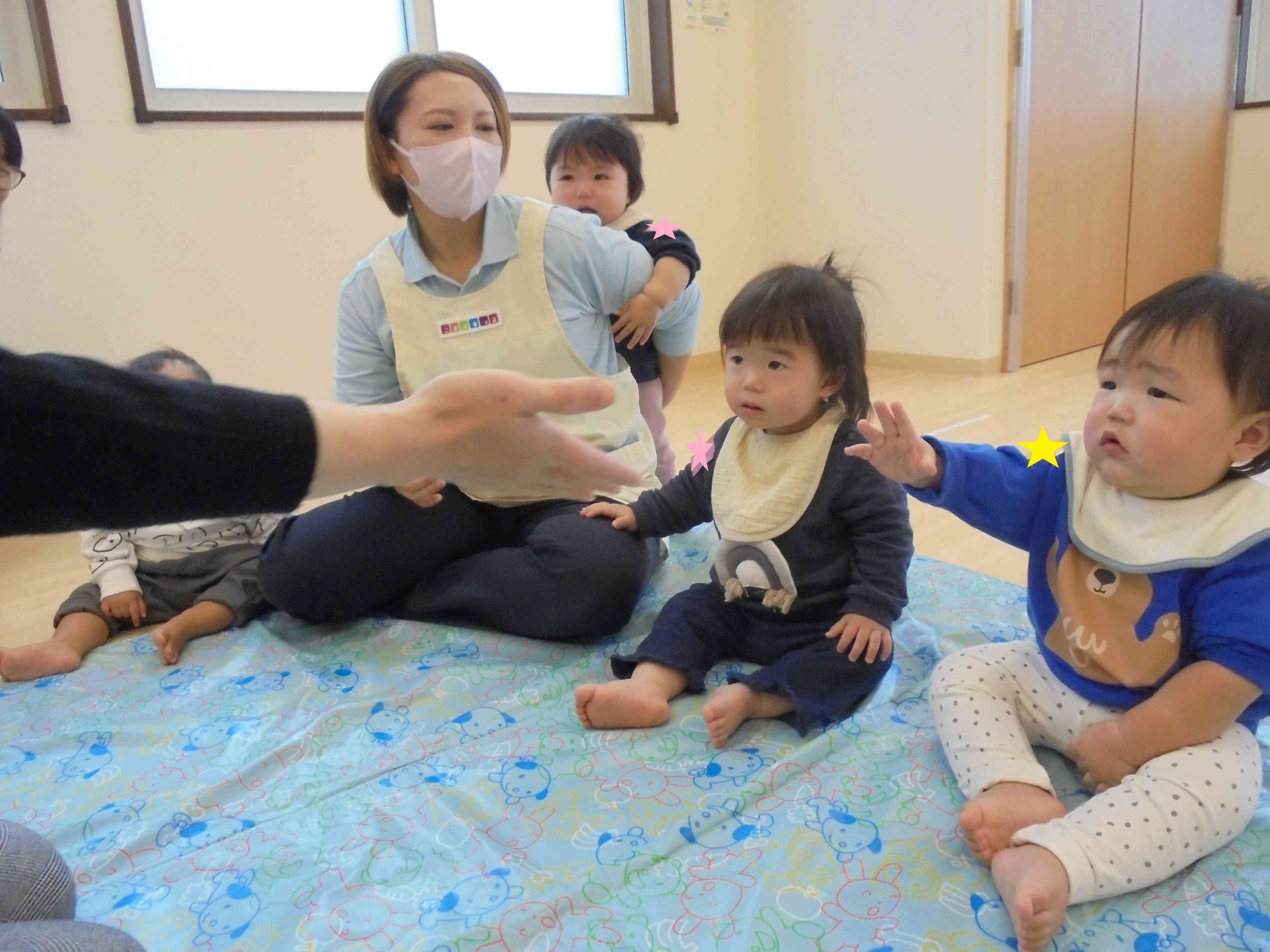 先生と『ハロ~』のタッチ!