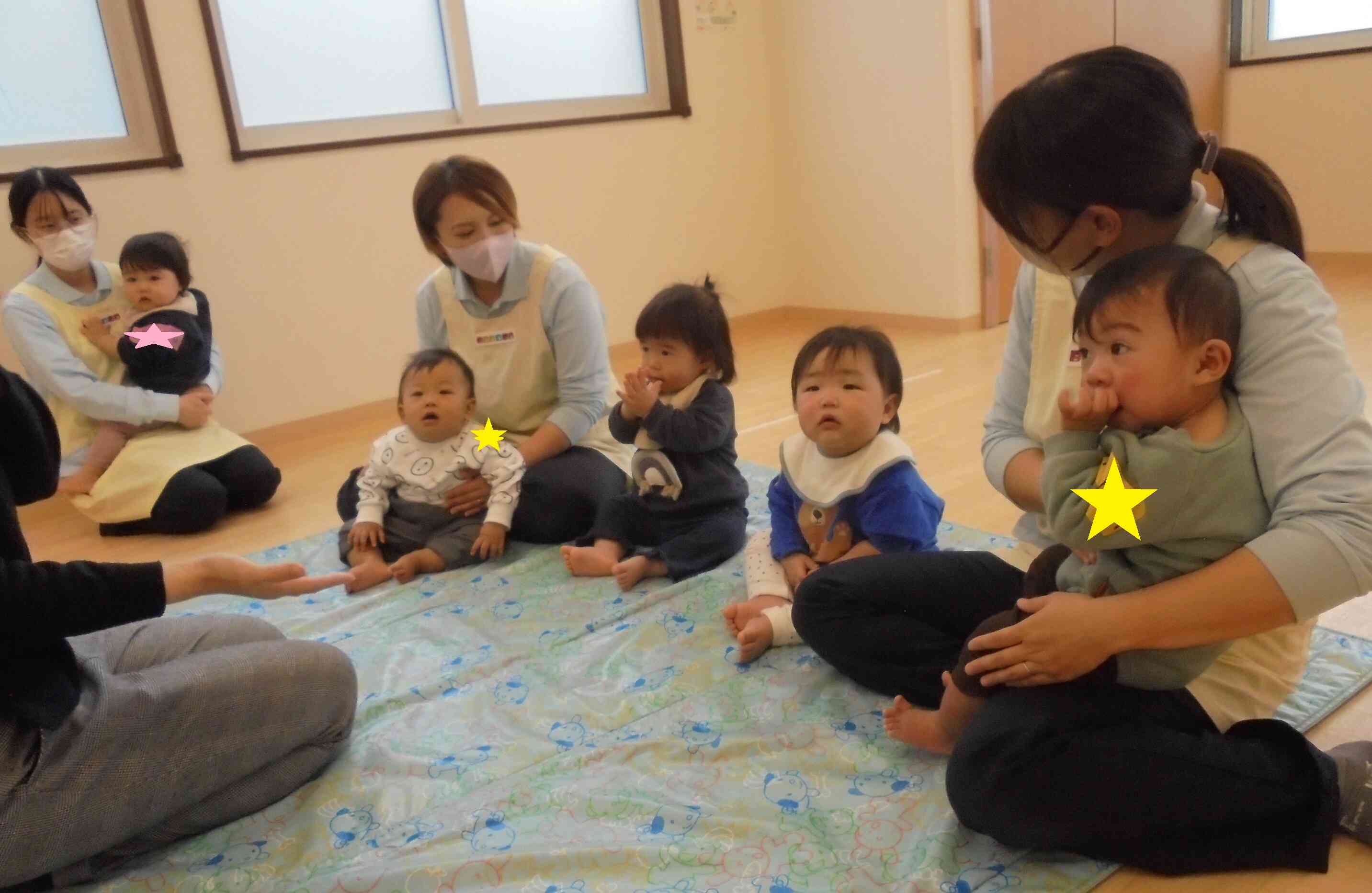 ハローソングを歌ってレッスンがスタート!