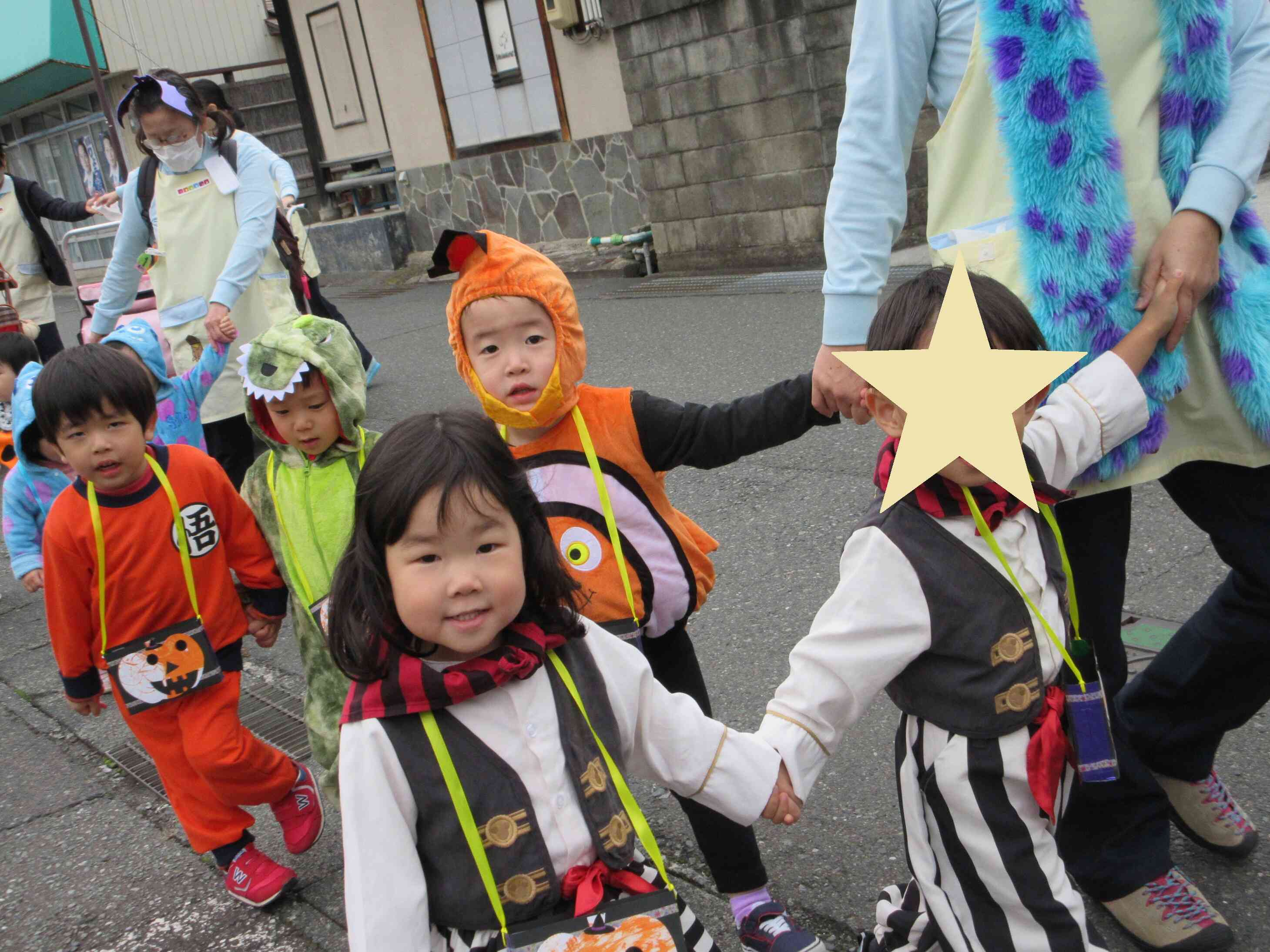 散歩道をパレードしたよ！