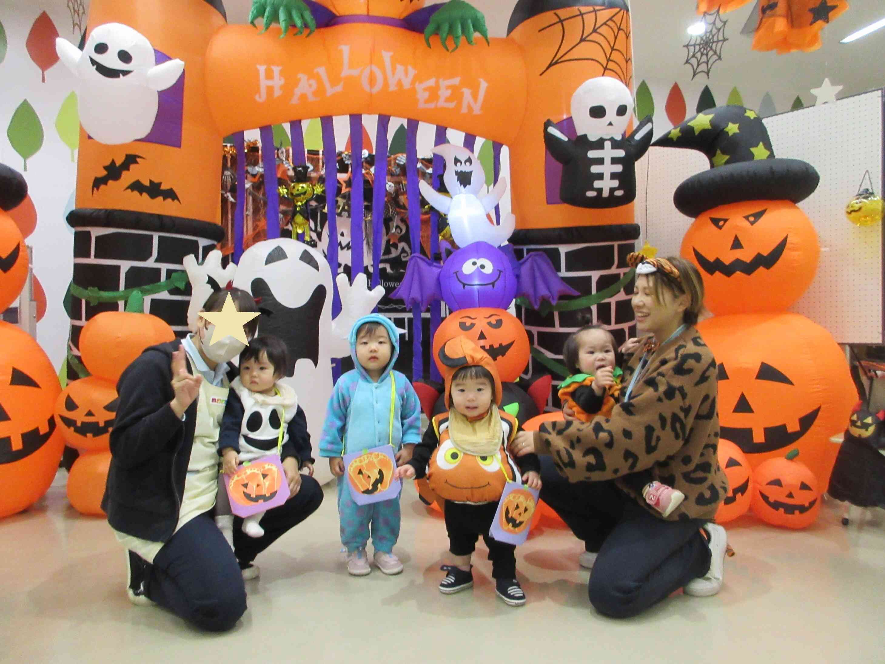 街中交流館のフォトスポットで　　『はい、ポーズ！』