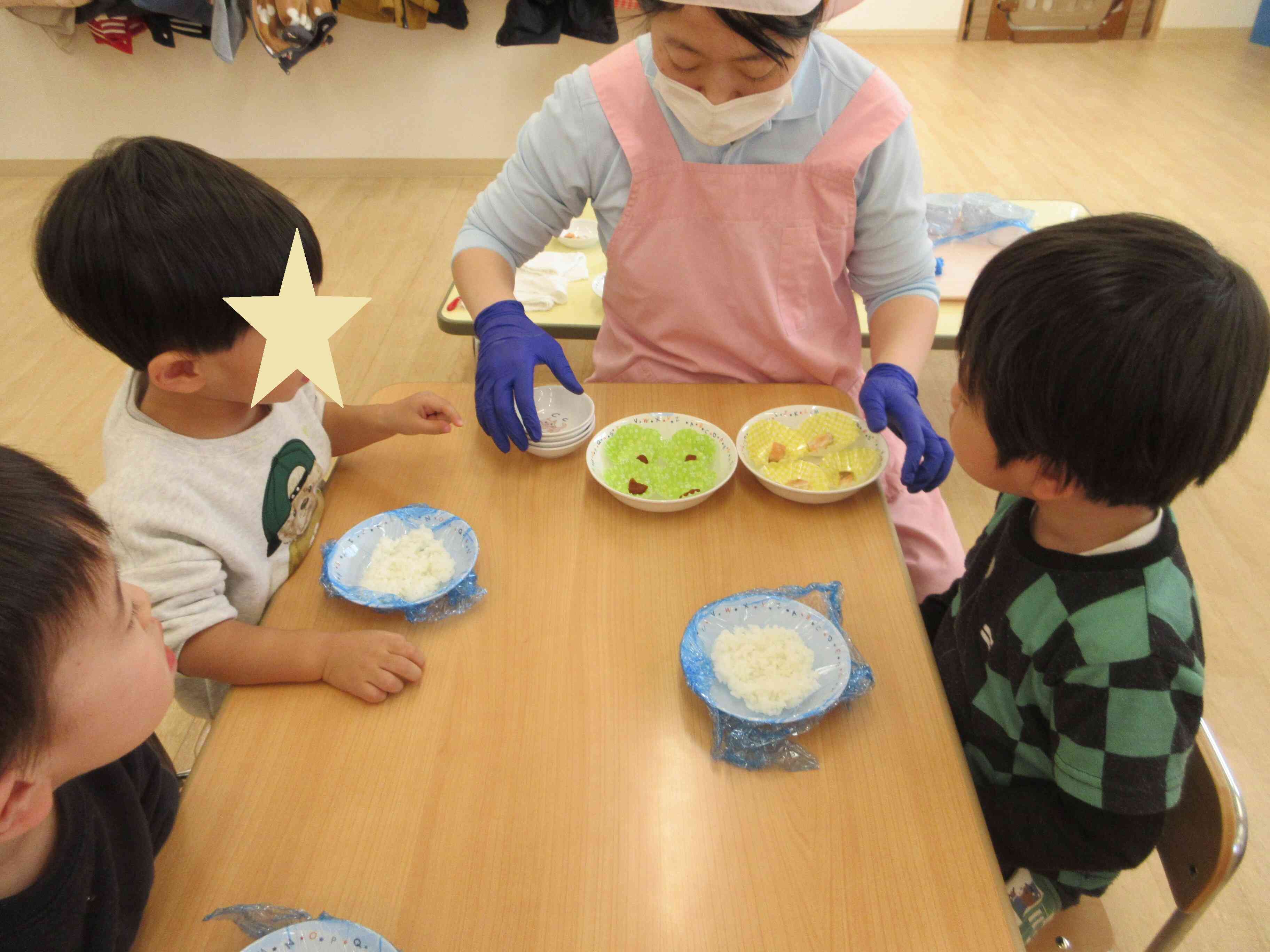 みんなでおにぎり作るぞ～！