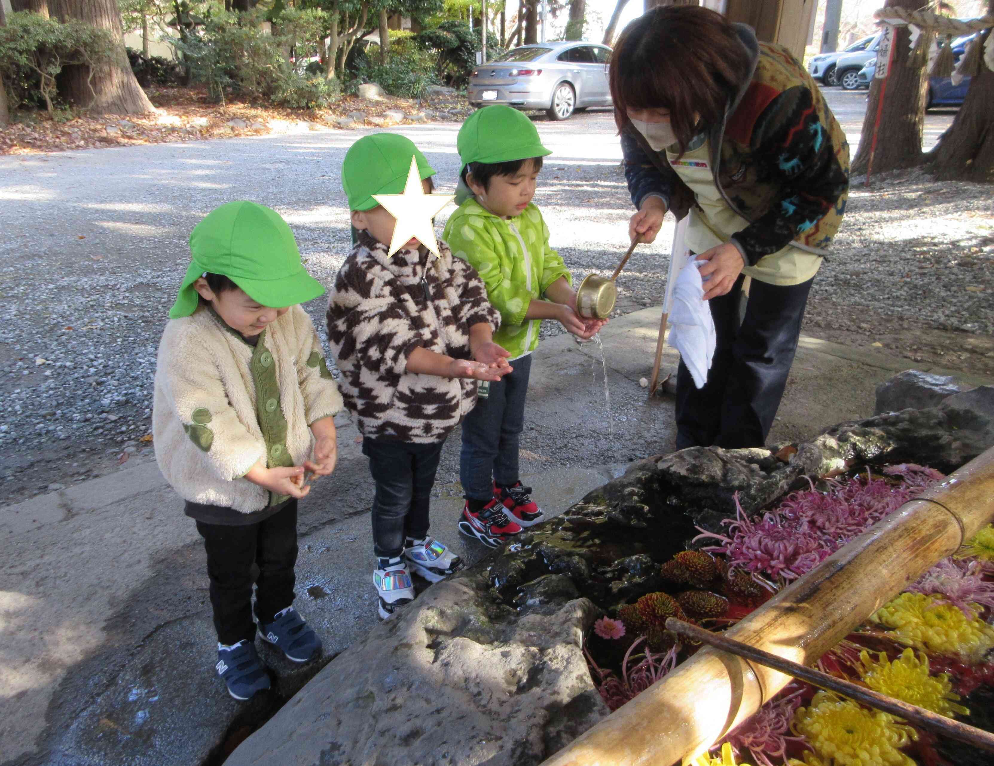 お水で手を清めたよ。