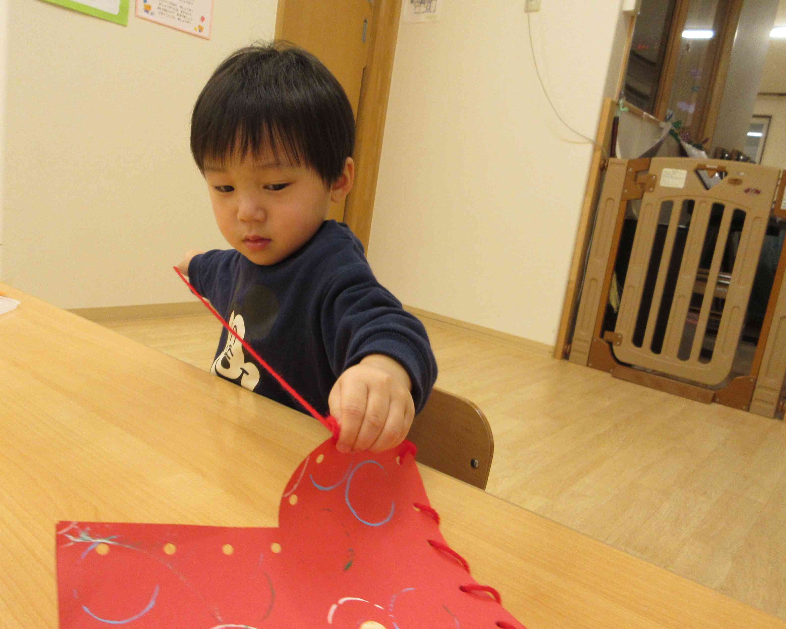 毛糸を引っ張って～