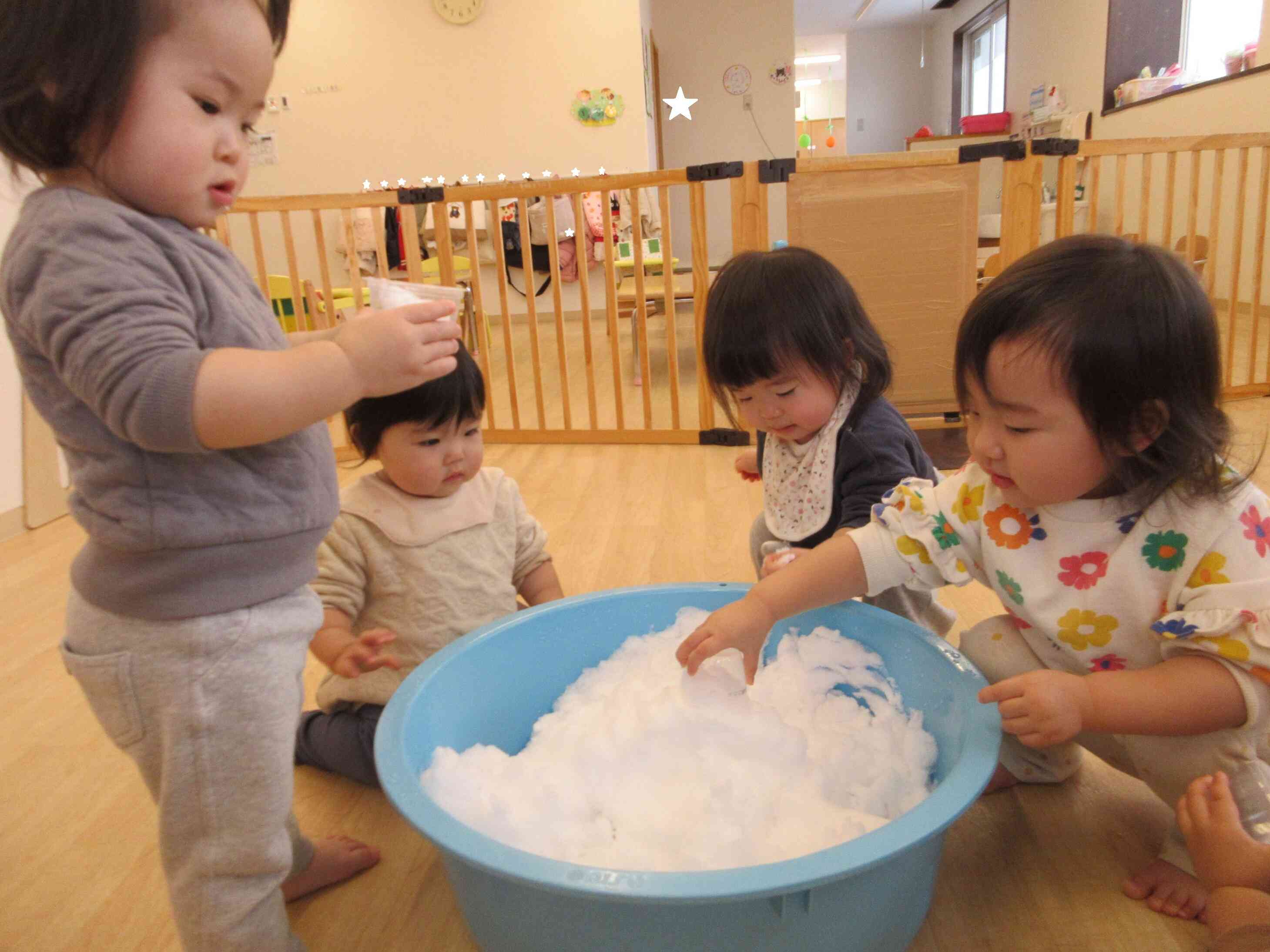 室内で雪あそび！