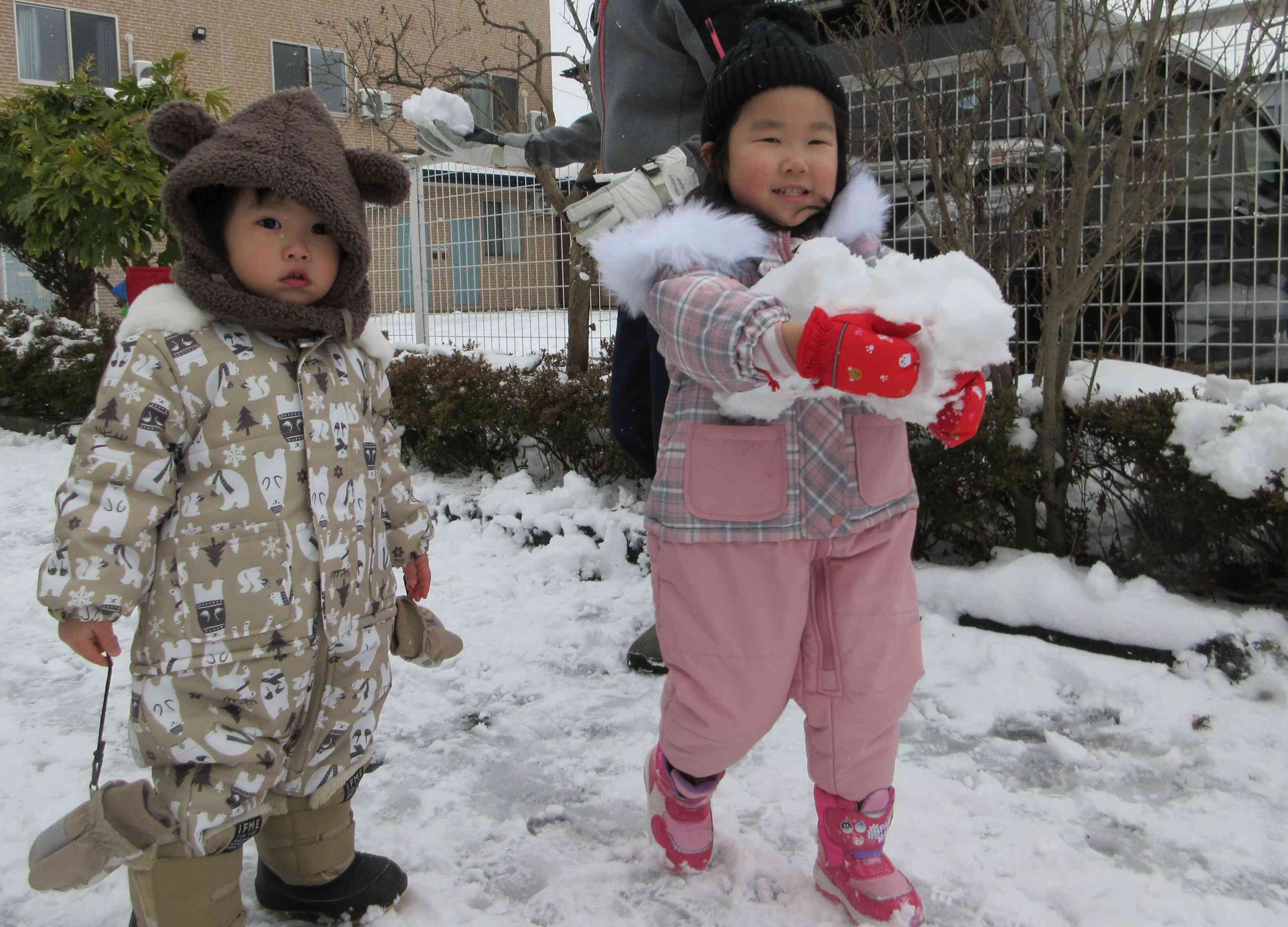 よいっしょ！ 雪を運んでいるよ～