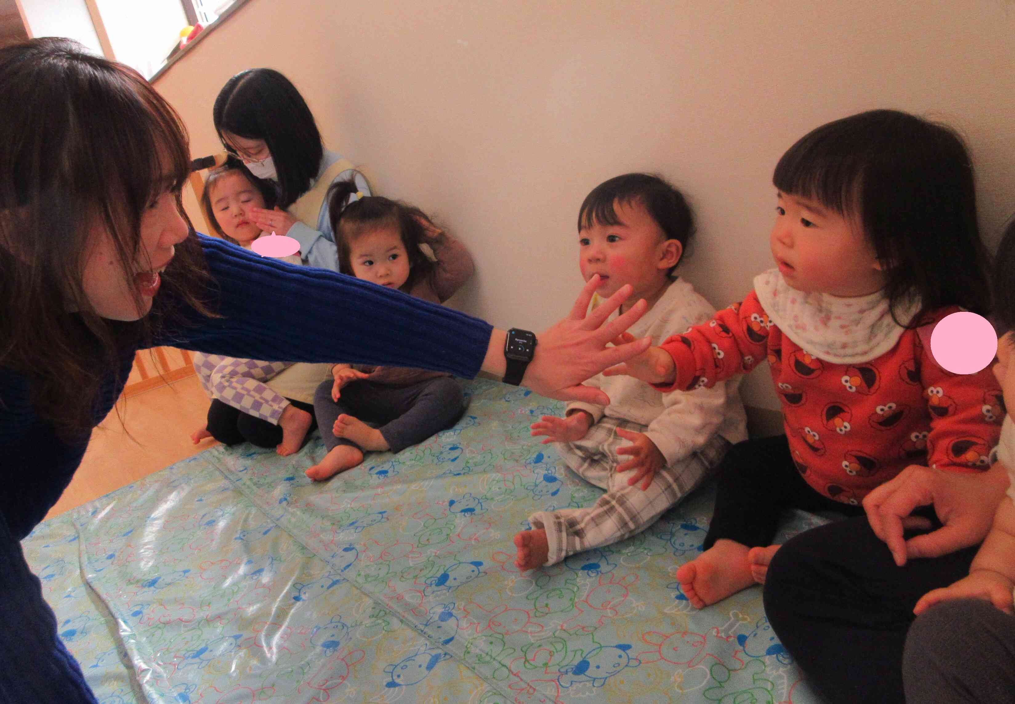 先生とタッチ、元気に『は~い!』