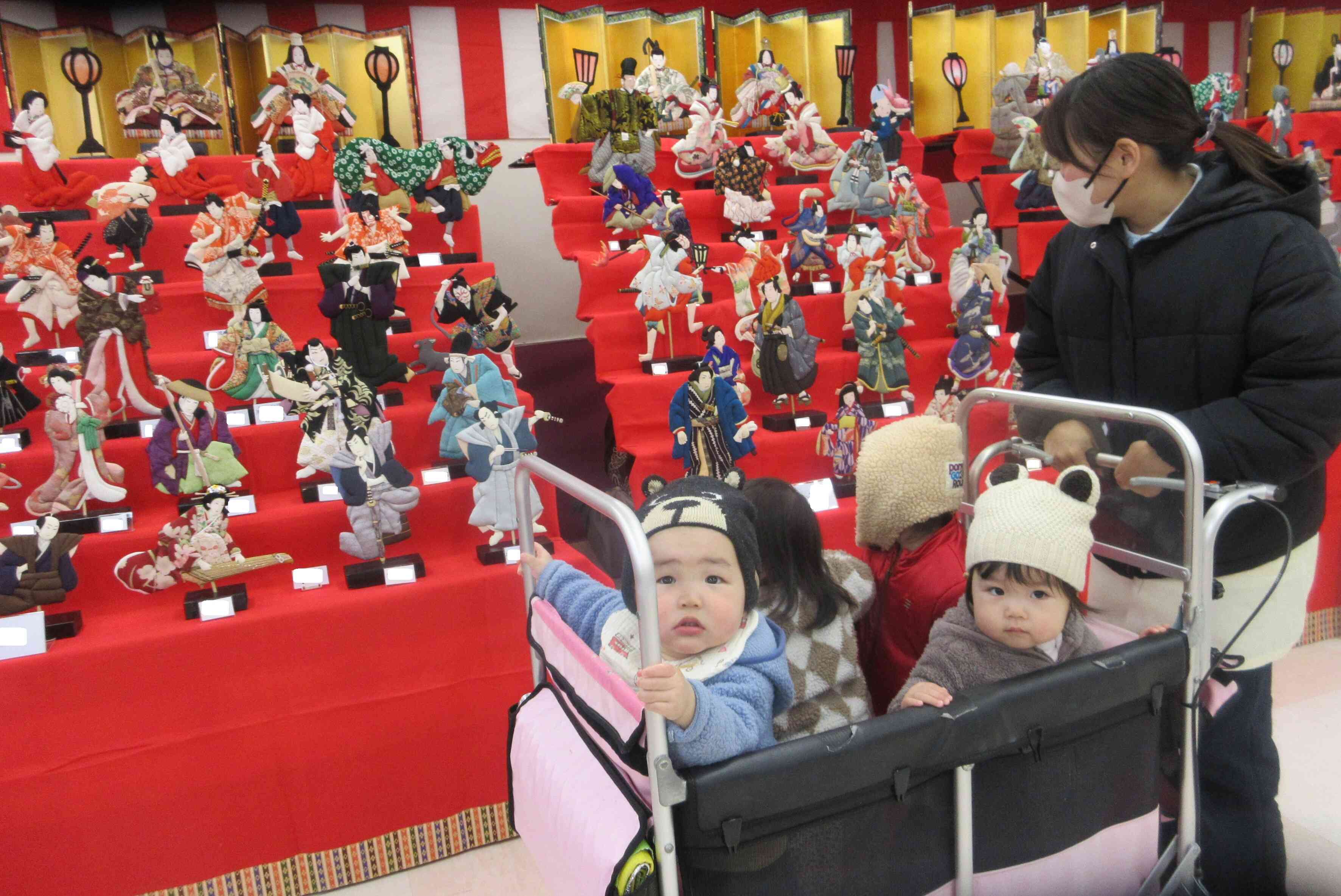 お人形さんがいっぱいだね！