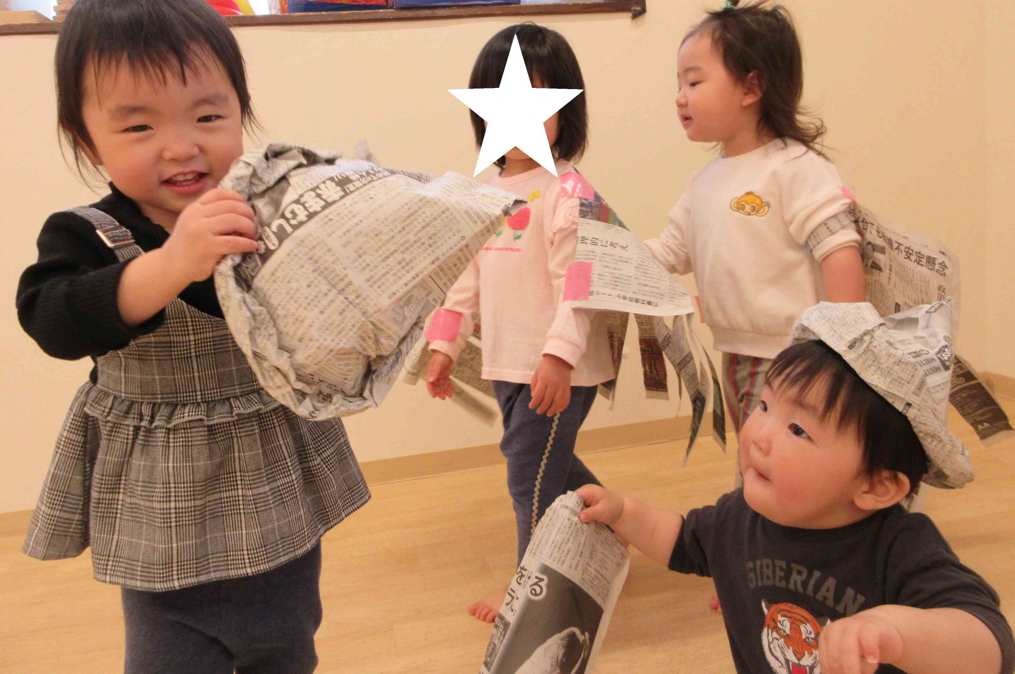 新聞紙の帽子ステキでしょ！