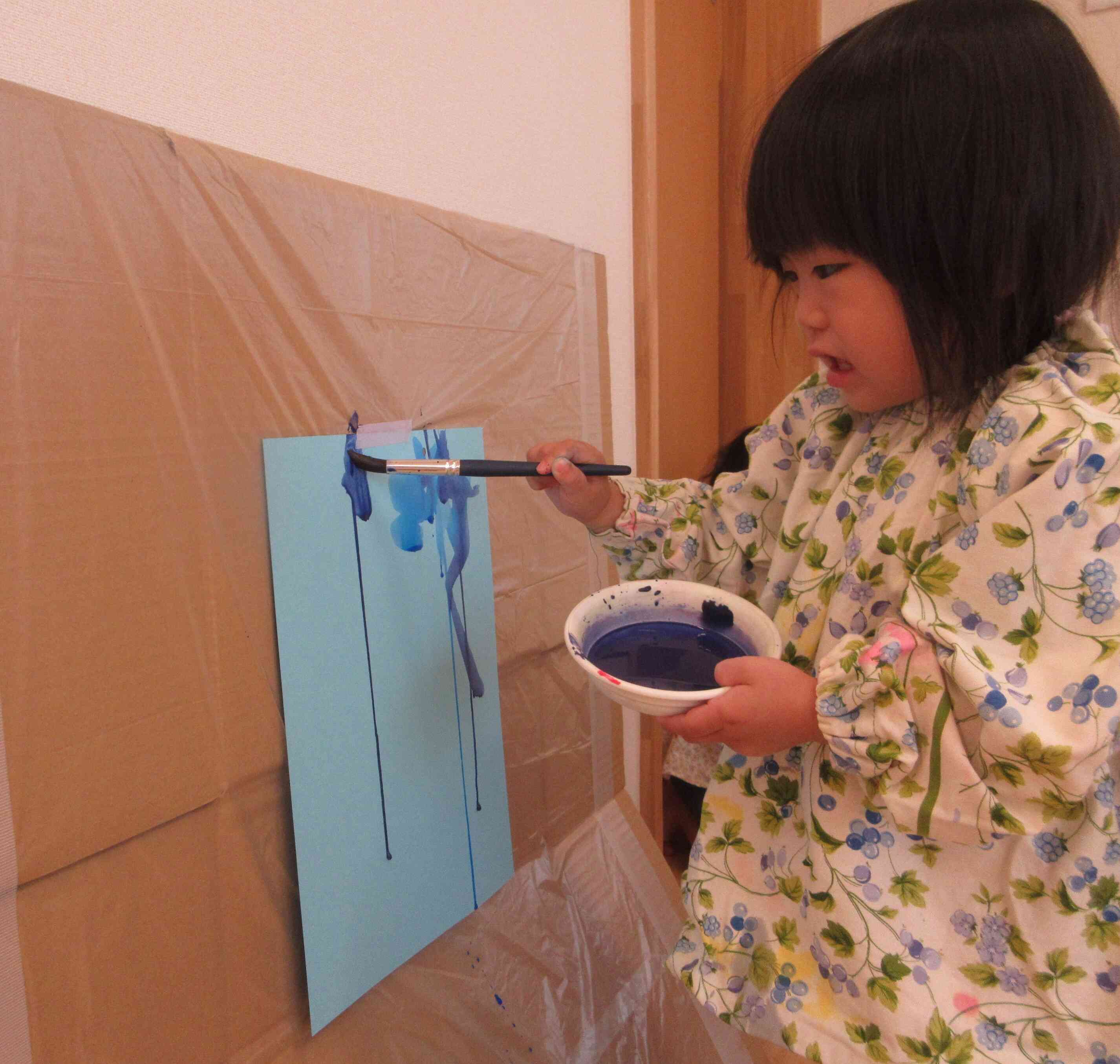 筆を強くのせると絵の具が下に流れていくぞ~