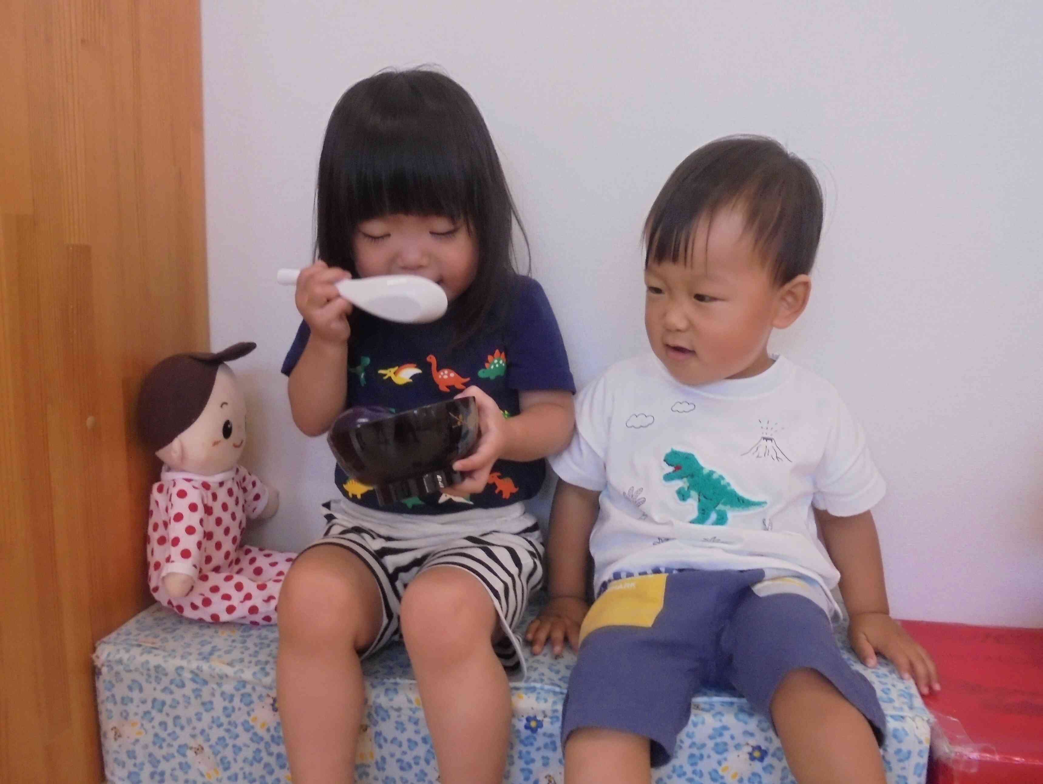 最初にちびっこお母さんがお味見！