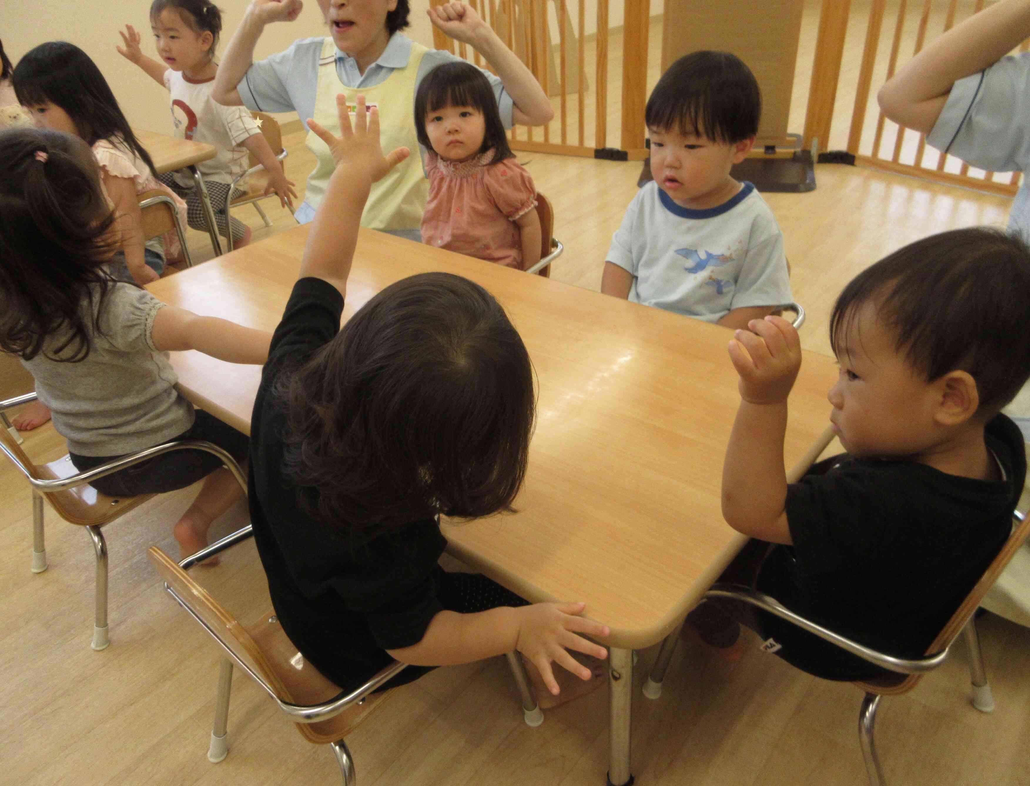先生の隣で朝の会に参加できたよ！