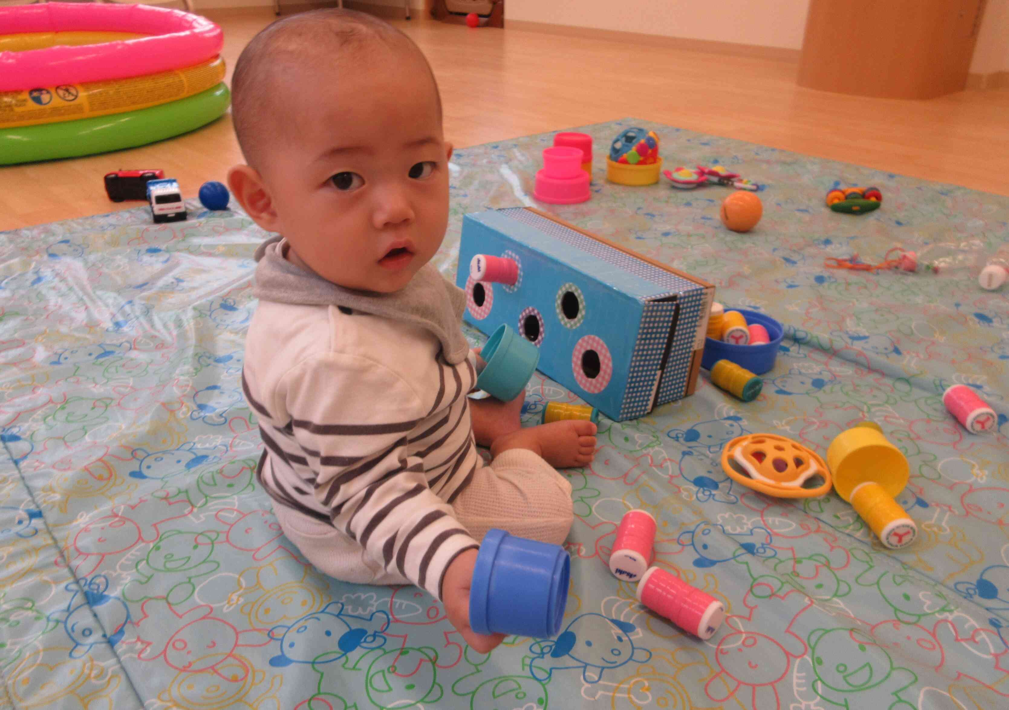 ひよこ組(０歳児)さんの室内遊び