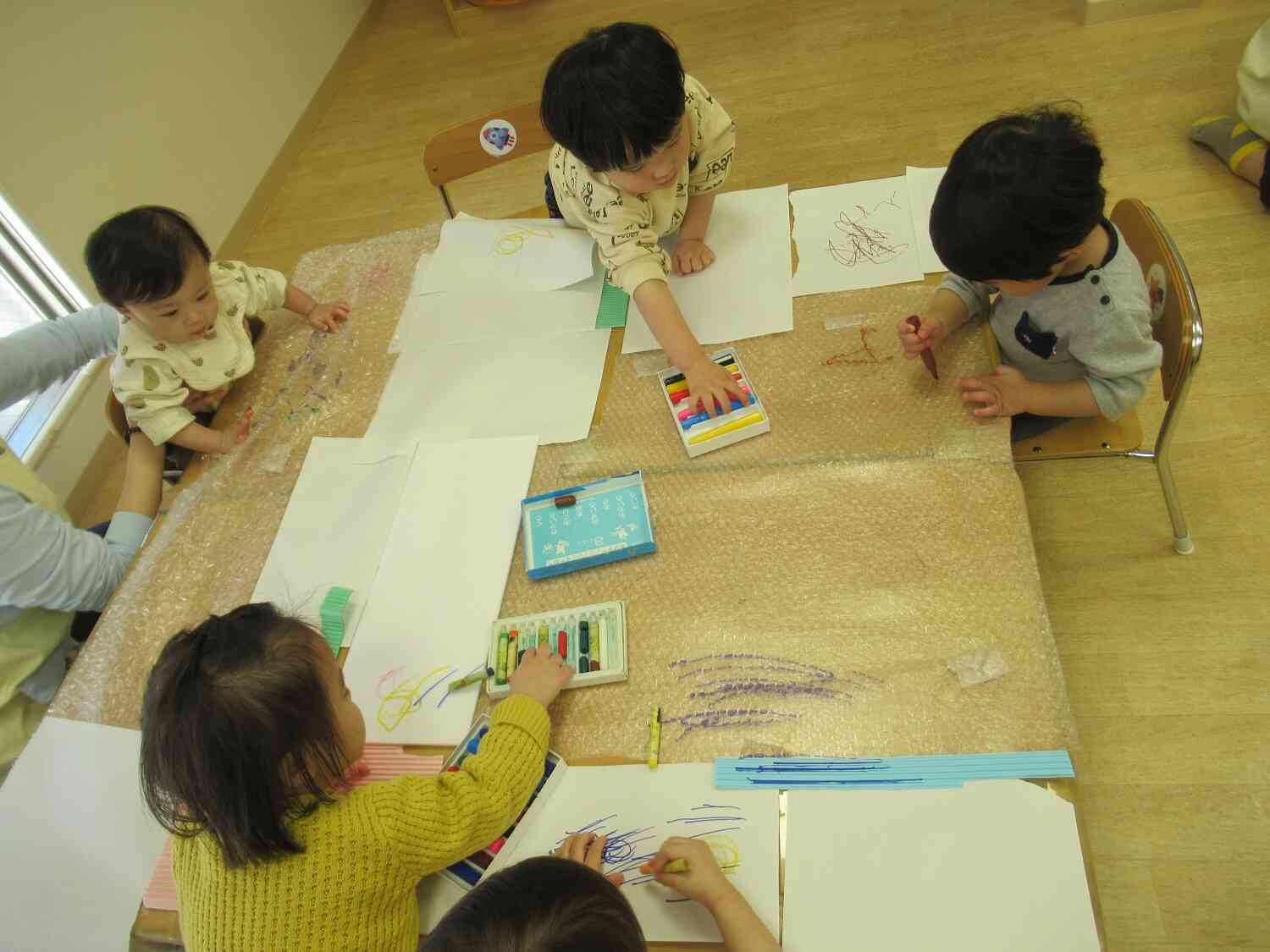 いろいろな用紙にお絵描き★