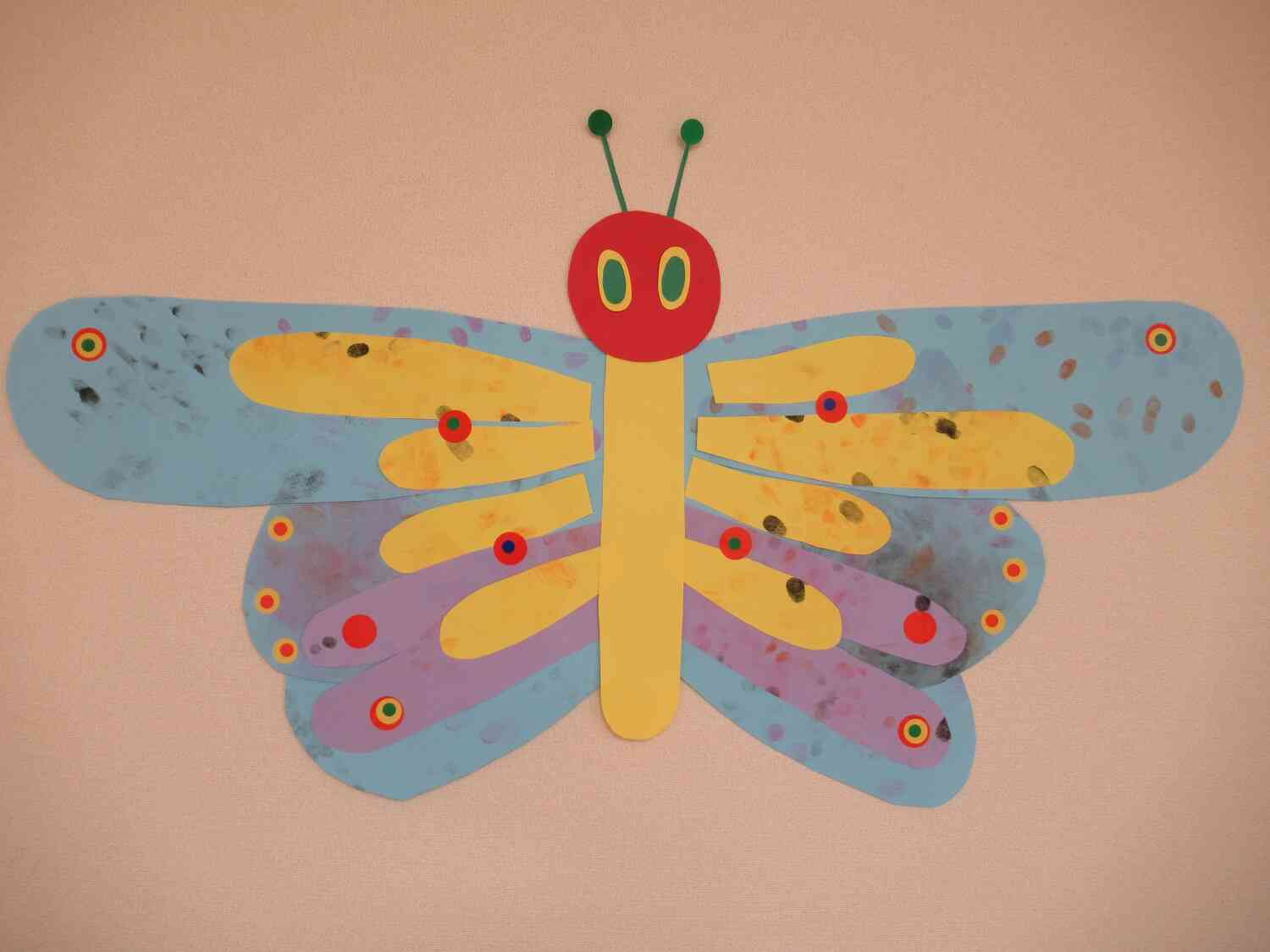 みんなのフィンガーペインティングがちょうちょに大変身✨