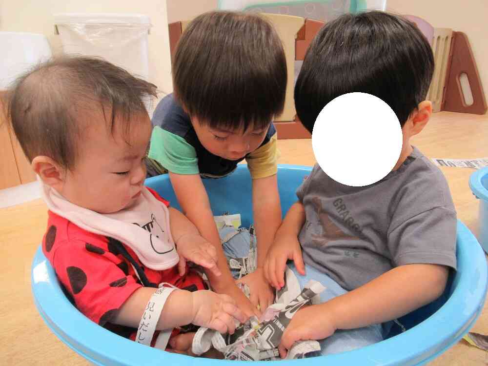 ～新聞紙あそび～