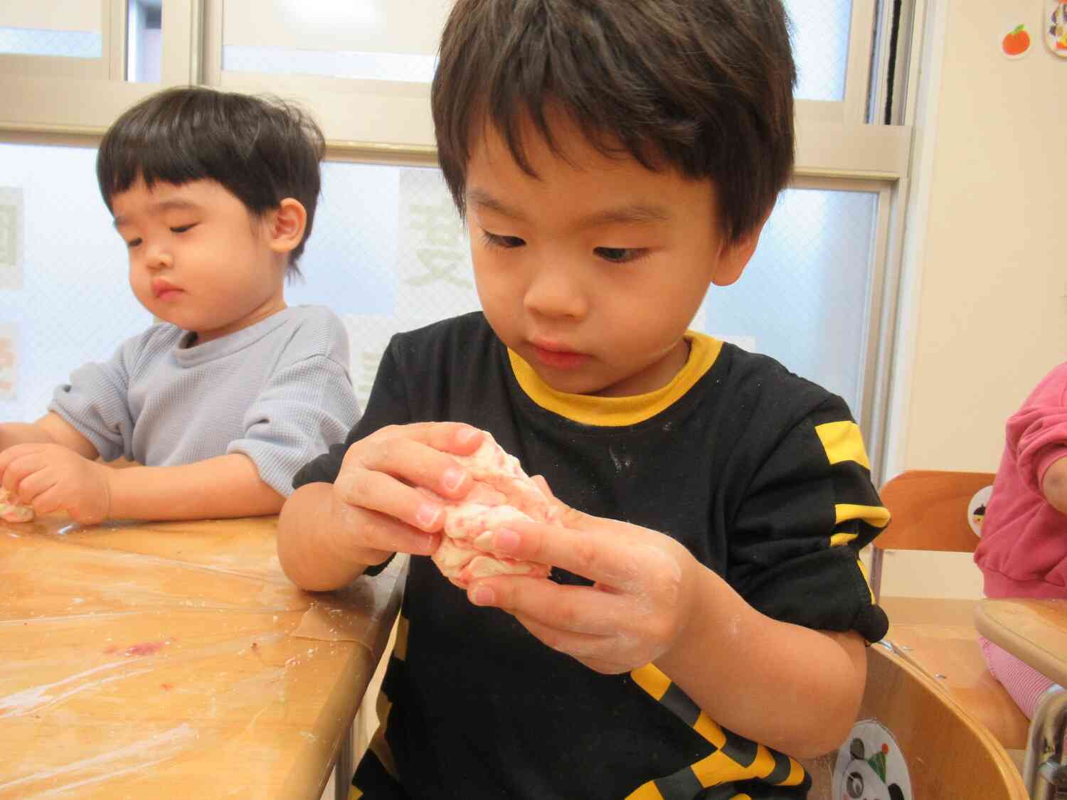 粘土とにらめっこ！何を作ろうかな？？