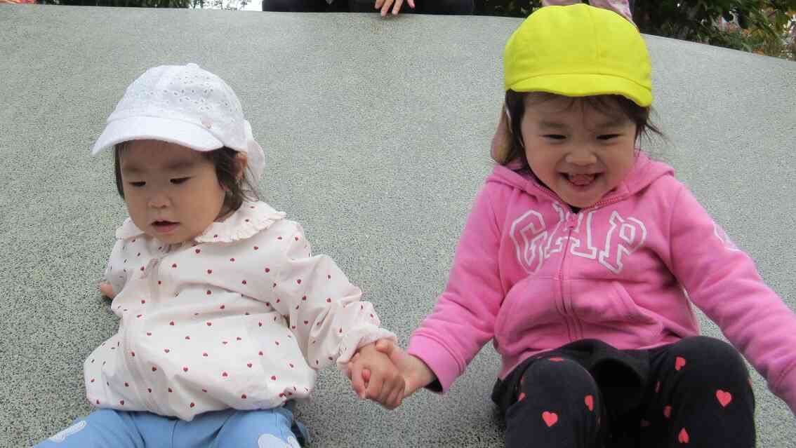 仲良く手をつないで♬