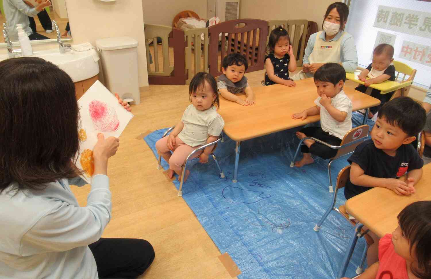 6月の食育　寒天を触ってみよう