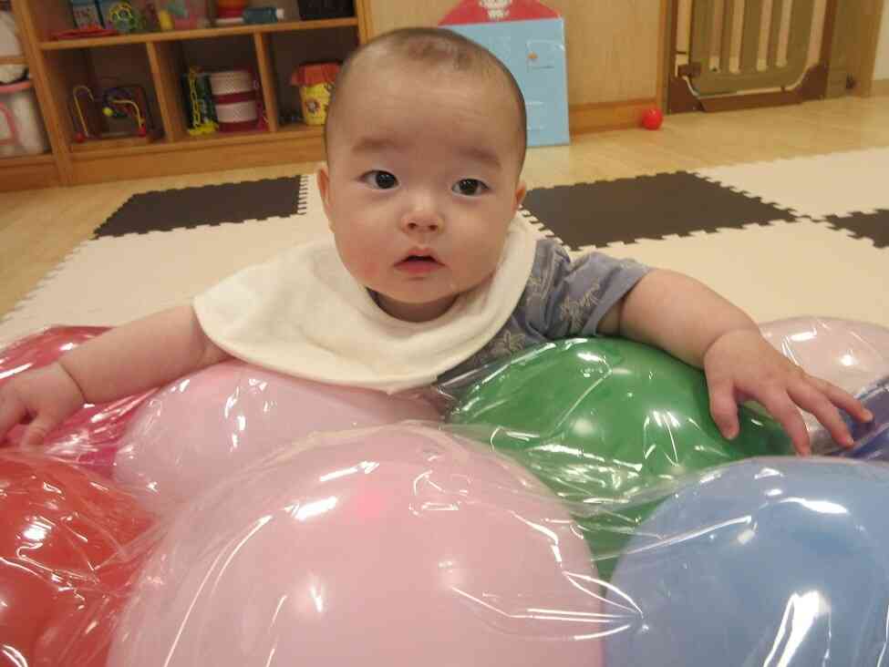 風船マット　～ひよこ組（０歳児）～