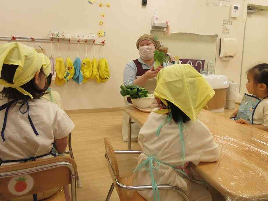 6月の食育「野菜ちぎり」