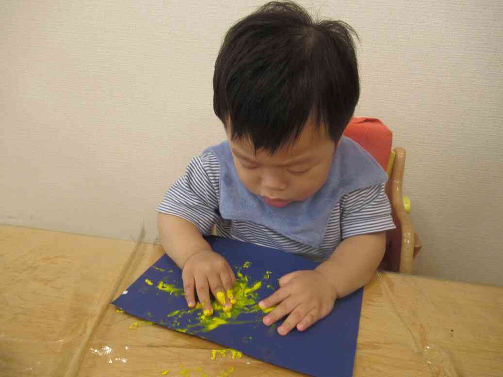 ひよこ組　絵の具あそび♪