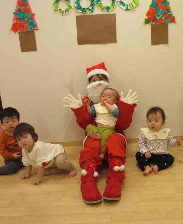 サンタさんと記念写真♪　～ひよこ組～