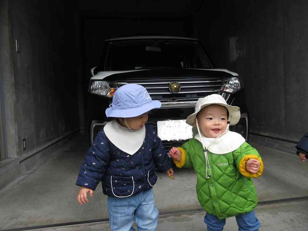 パトカーと一緒に「いいおかお♪」