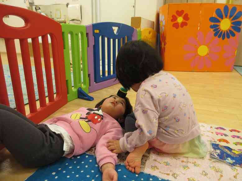 お医者さんごっこがブームです