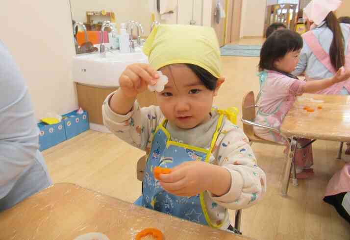 ４月の食育（野菜の型抜き）