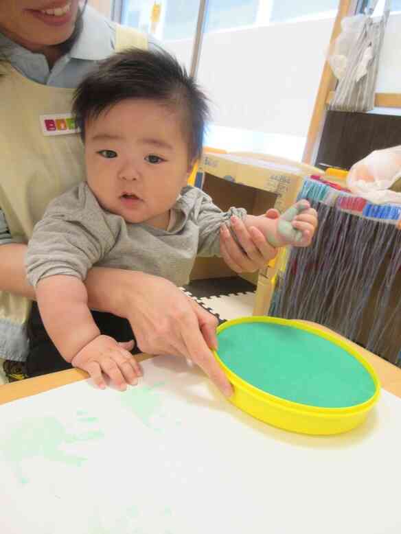 初めての手形と足形（ひよこ組～0歳児～）