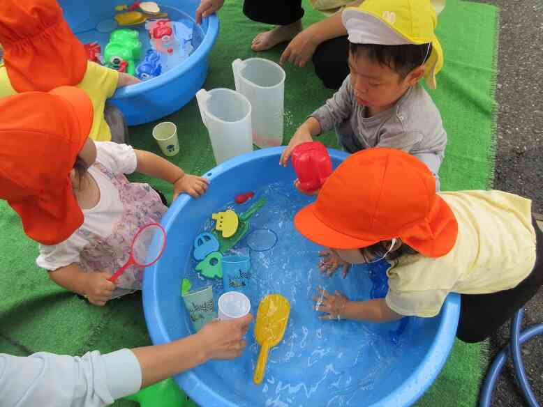 水遊びが始まりました♪