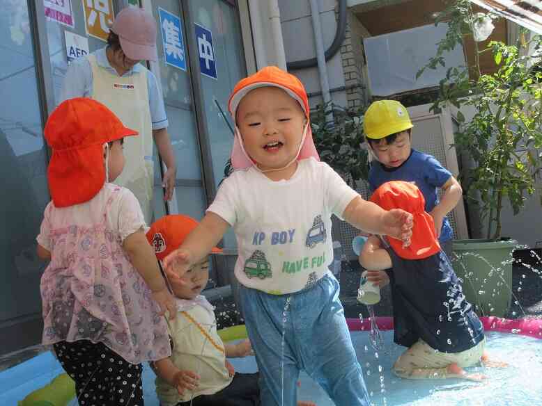 水遊び大好き♪（あひる組～１歳児～）