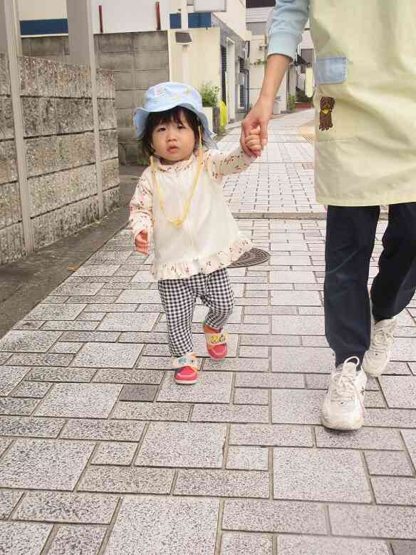 歩いてお散歩♪（ひよこ組～０歳児～）