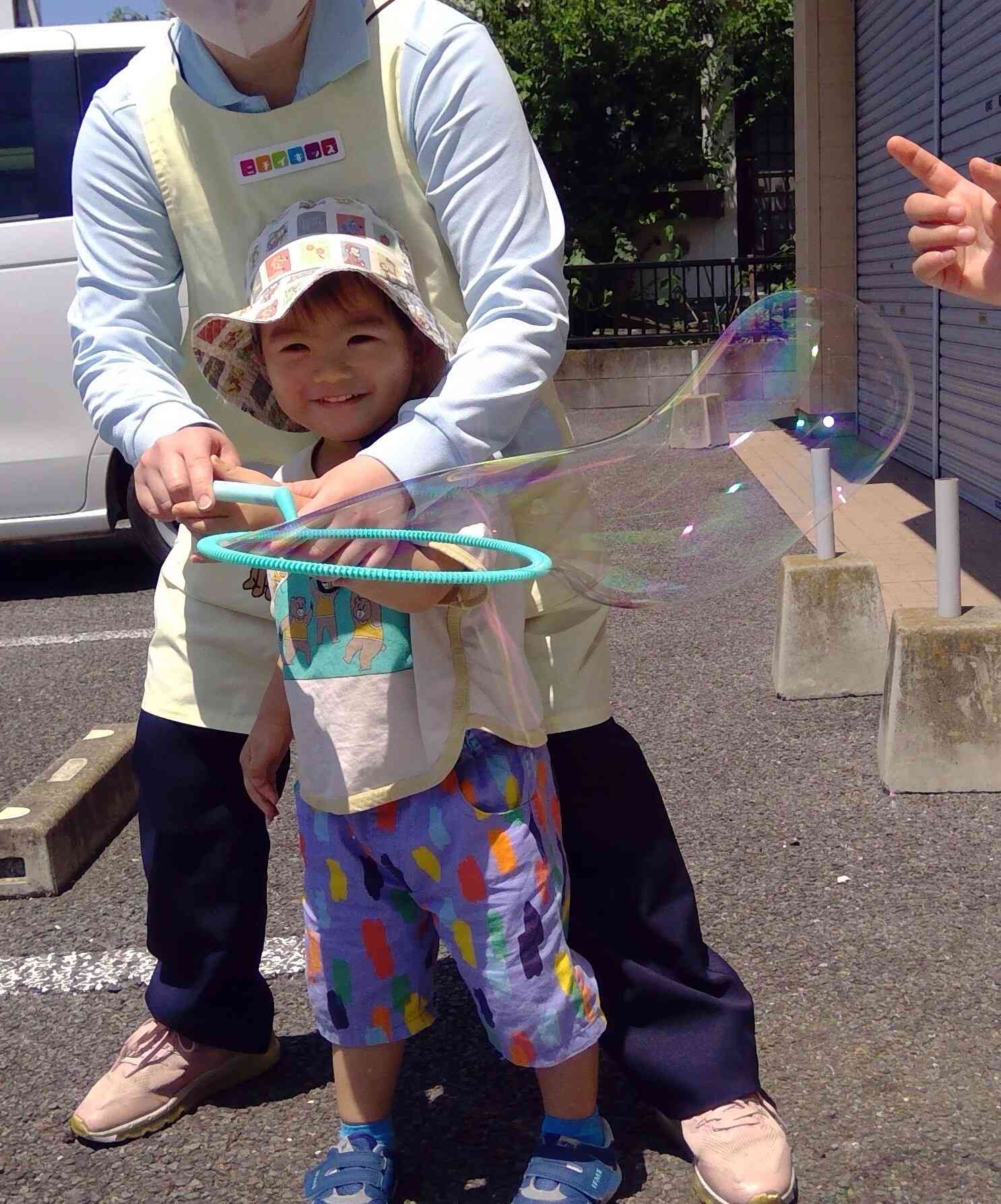 大きいシャボン玉作るよ！