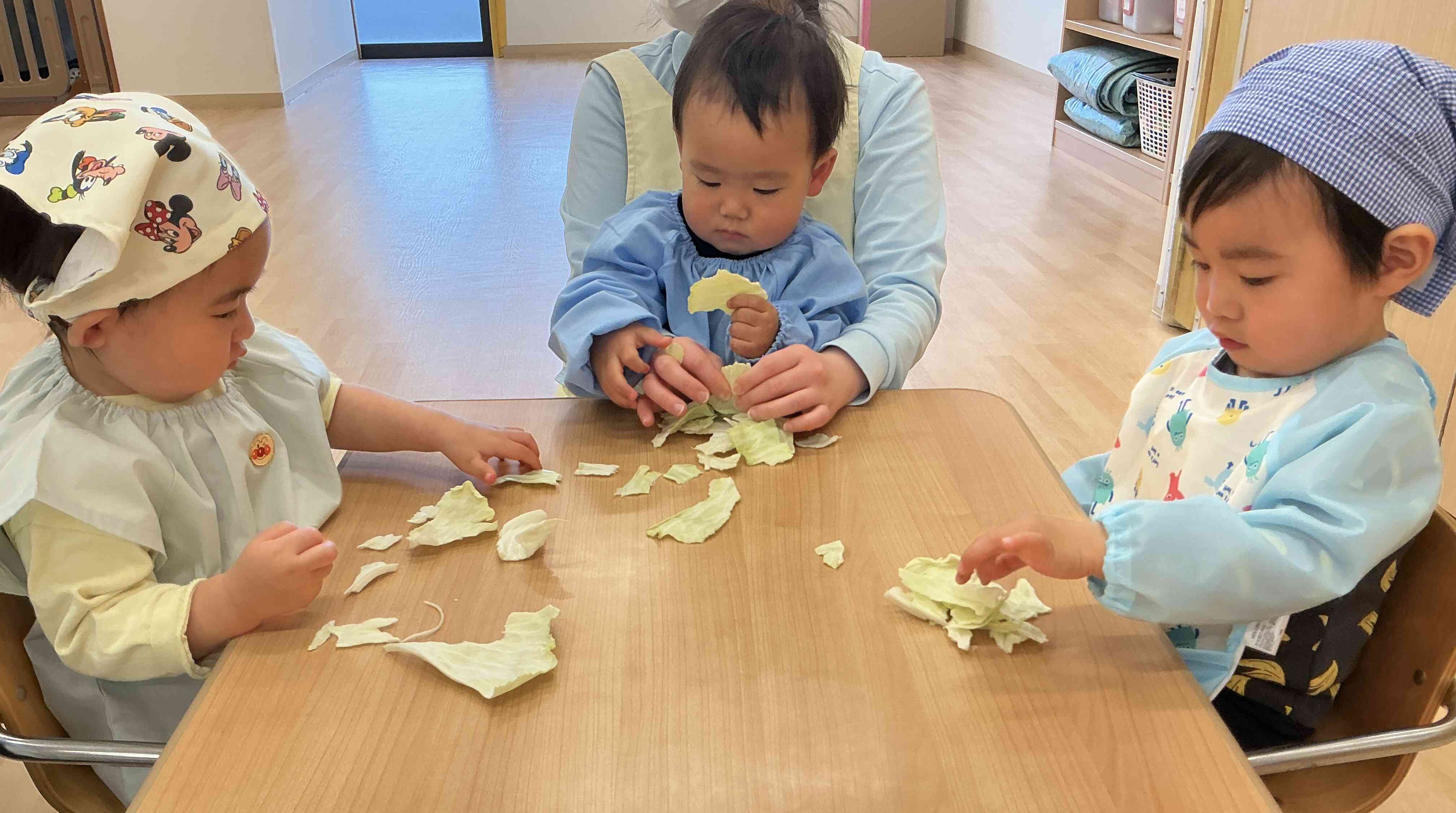 ちぎるのは楽しいね♪