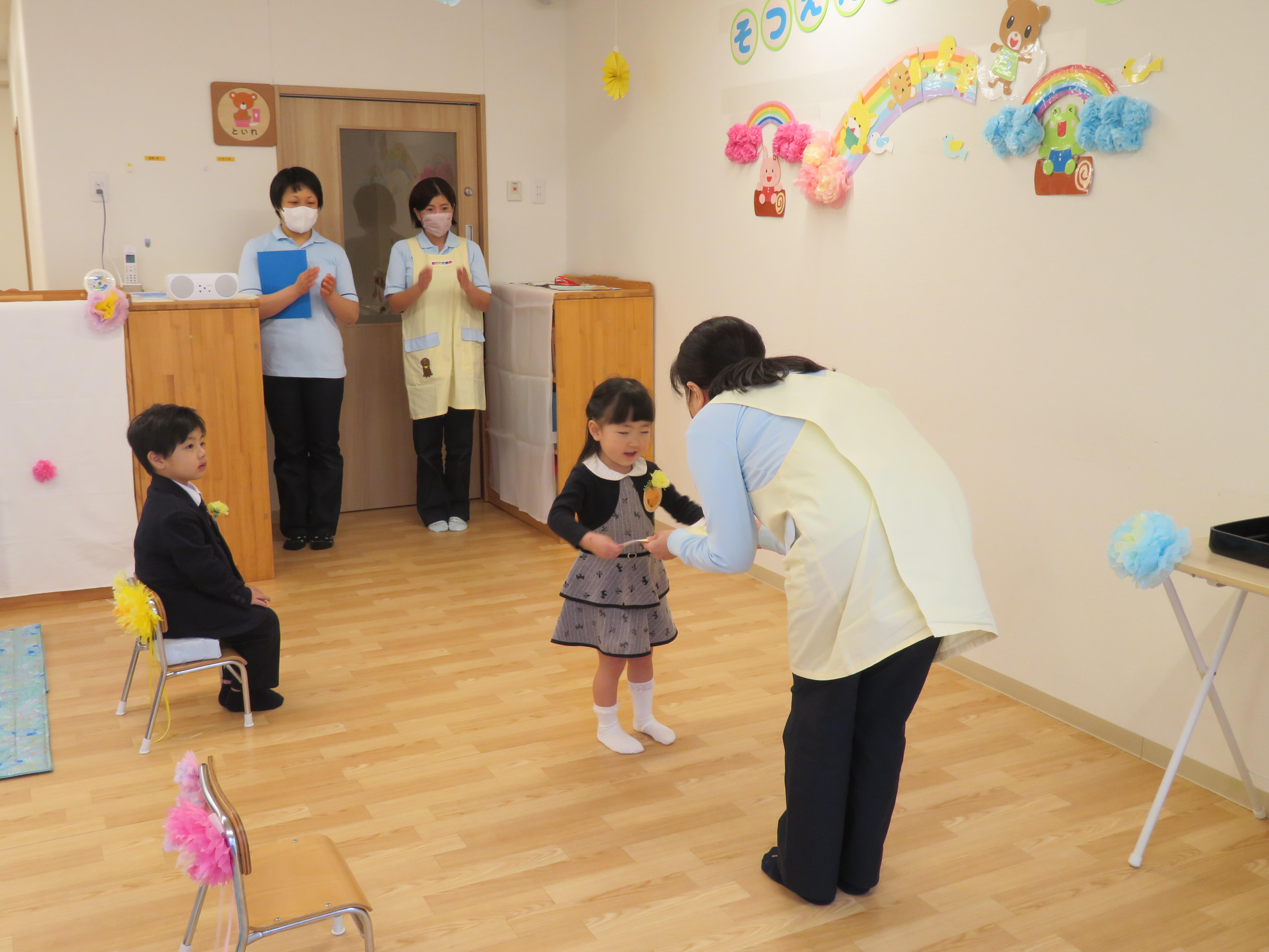 うさぎ組さんの卒園式の様子もご覧ください。