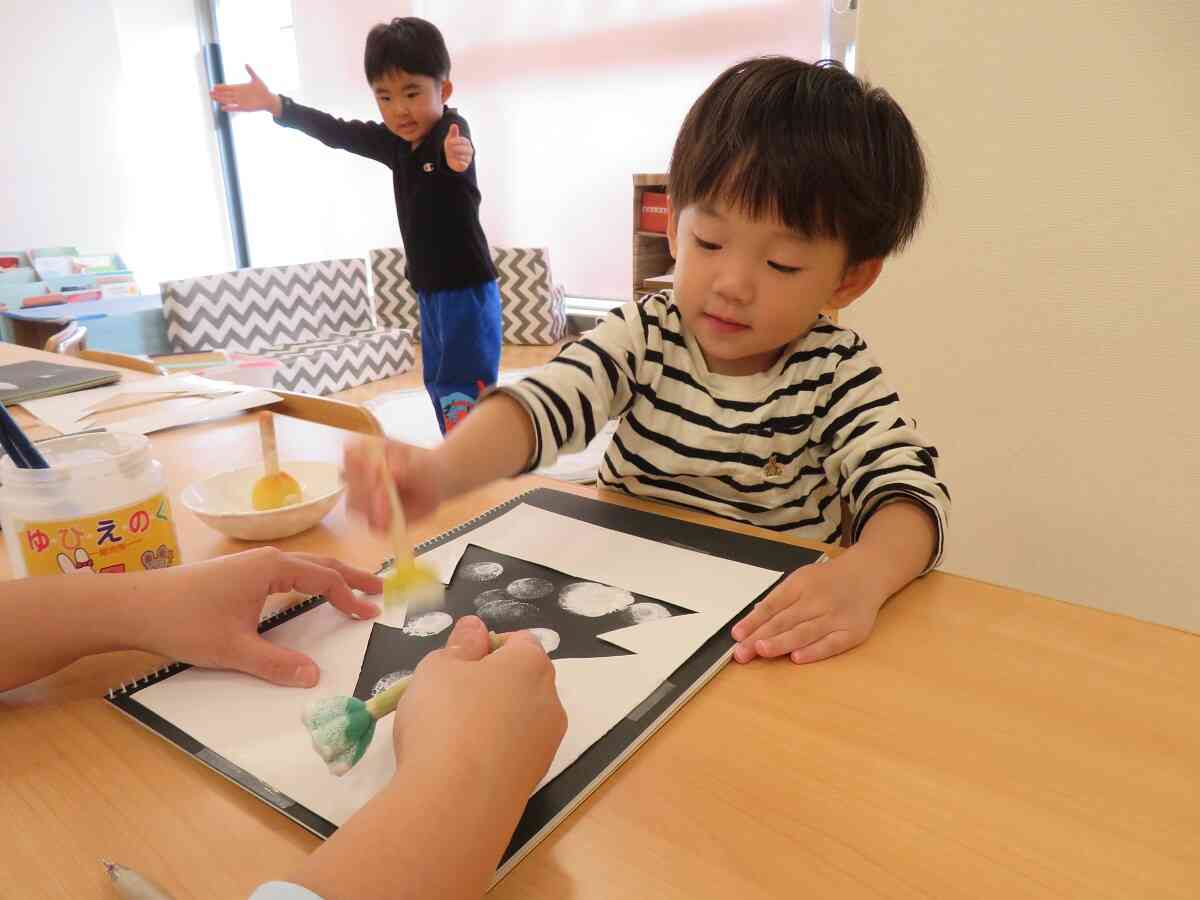 ステンシルでツリーを作ったよ♪