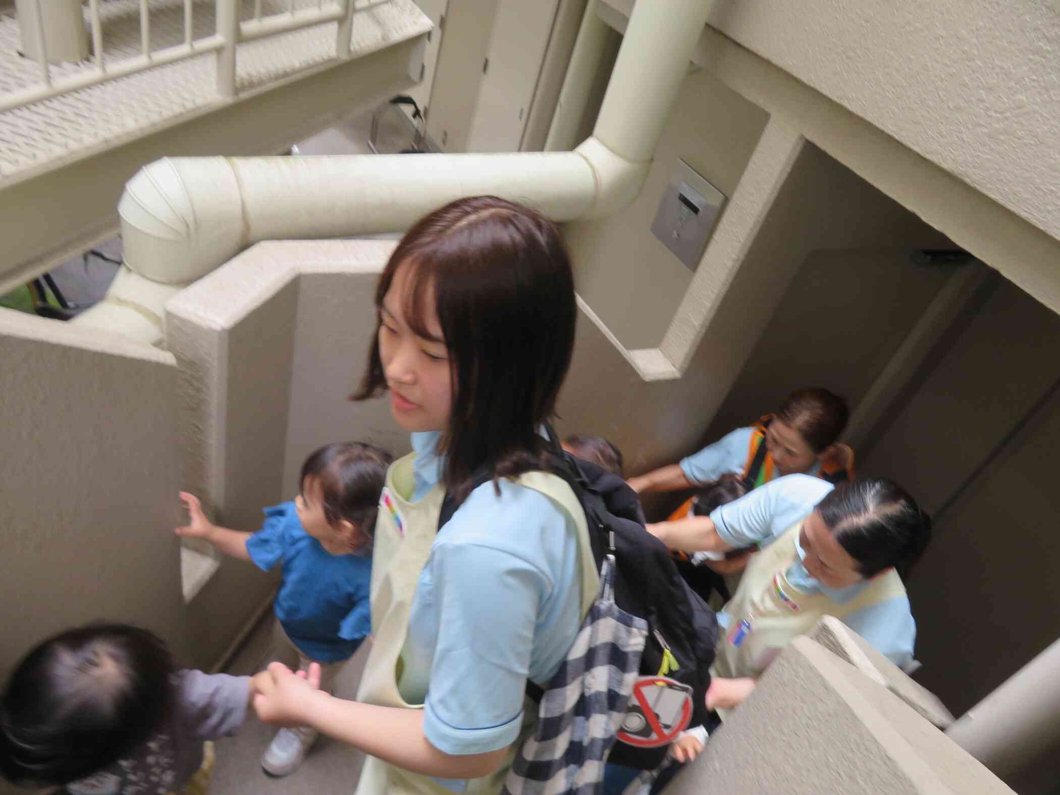 落ち着いてしっかり階段を登り降りすることができたよ～！