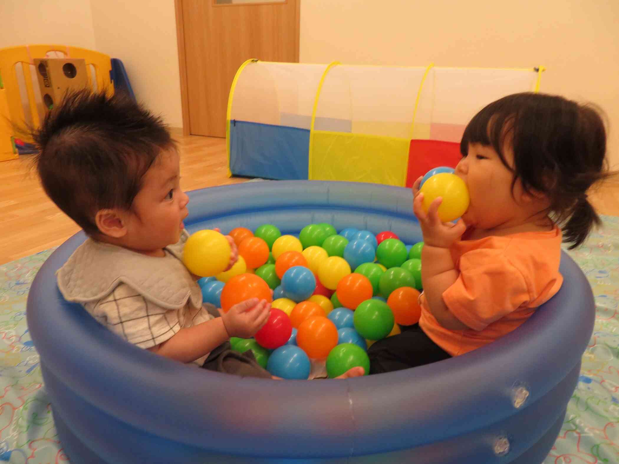 ある日の室内遊び♡０歳児(ひよこぐみ)＆１歳児(あひるぐみ)